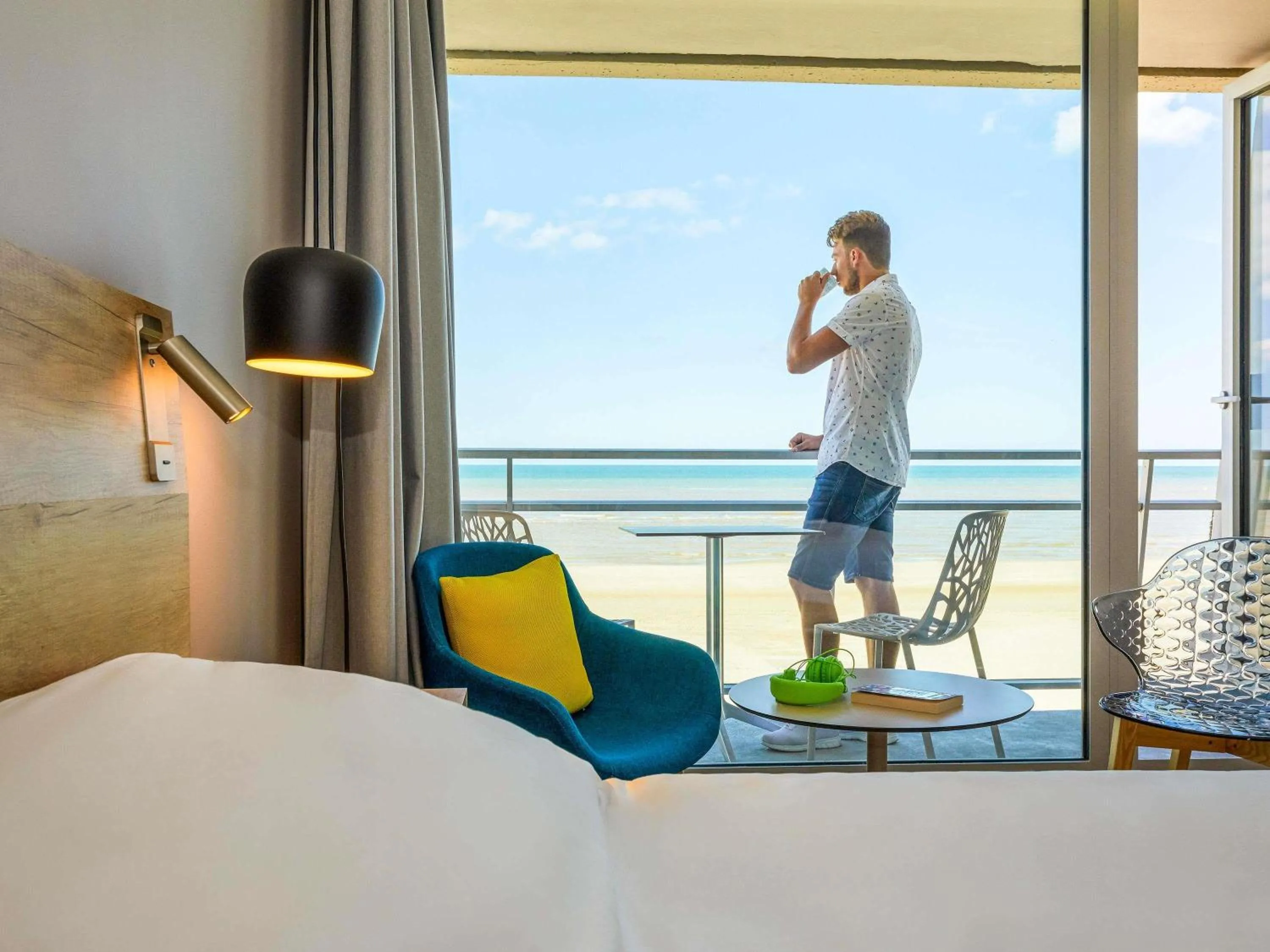 Bedroom, Bed in ibis Thalassa Le Touquet