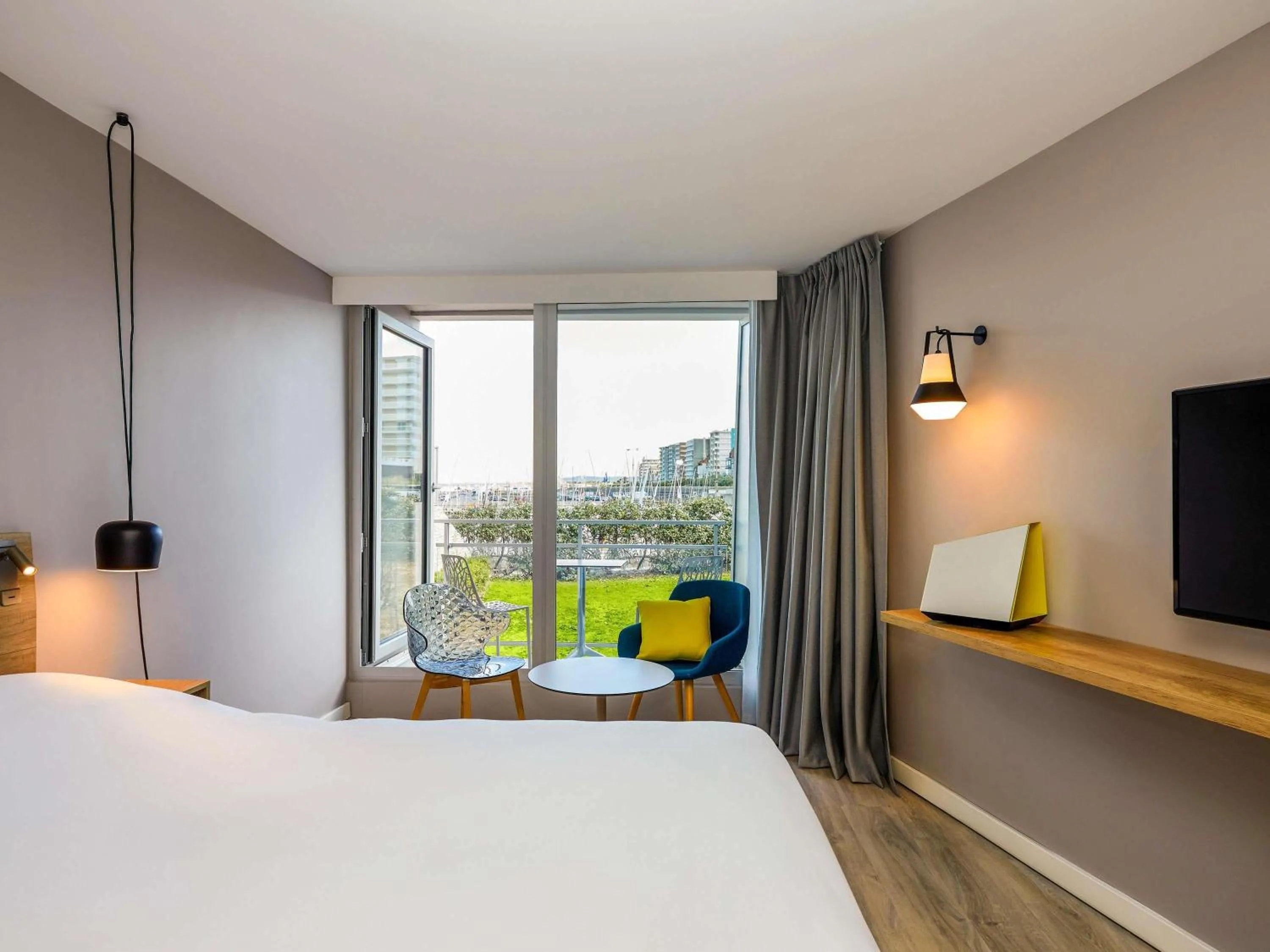 Bedroom, Bed in ibis Thalassa Le Touquet