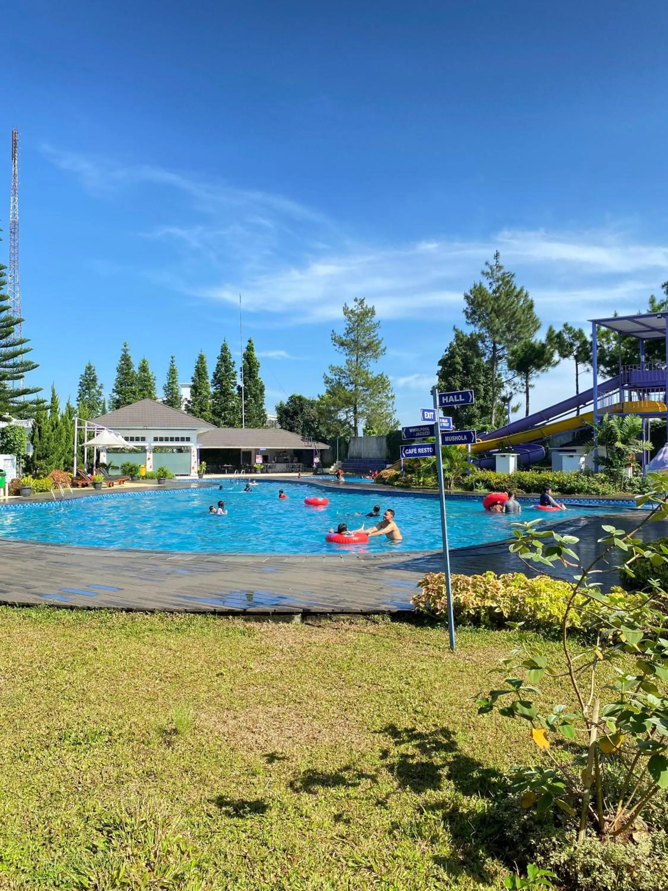 Swimming pool in Beth Kasegaran Theresia