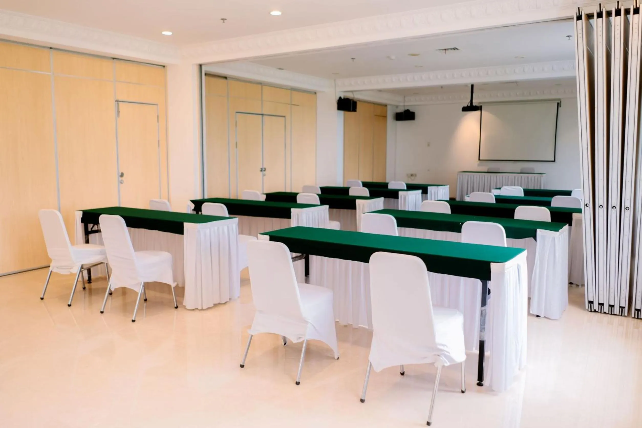 Meeting/conference room in Beth Kasegaran Theresia