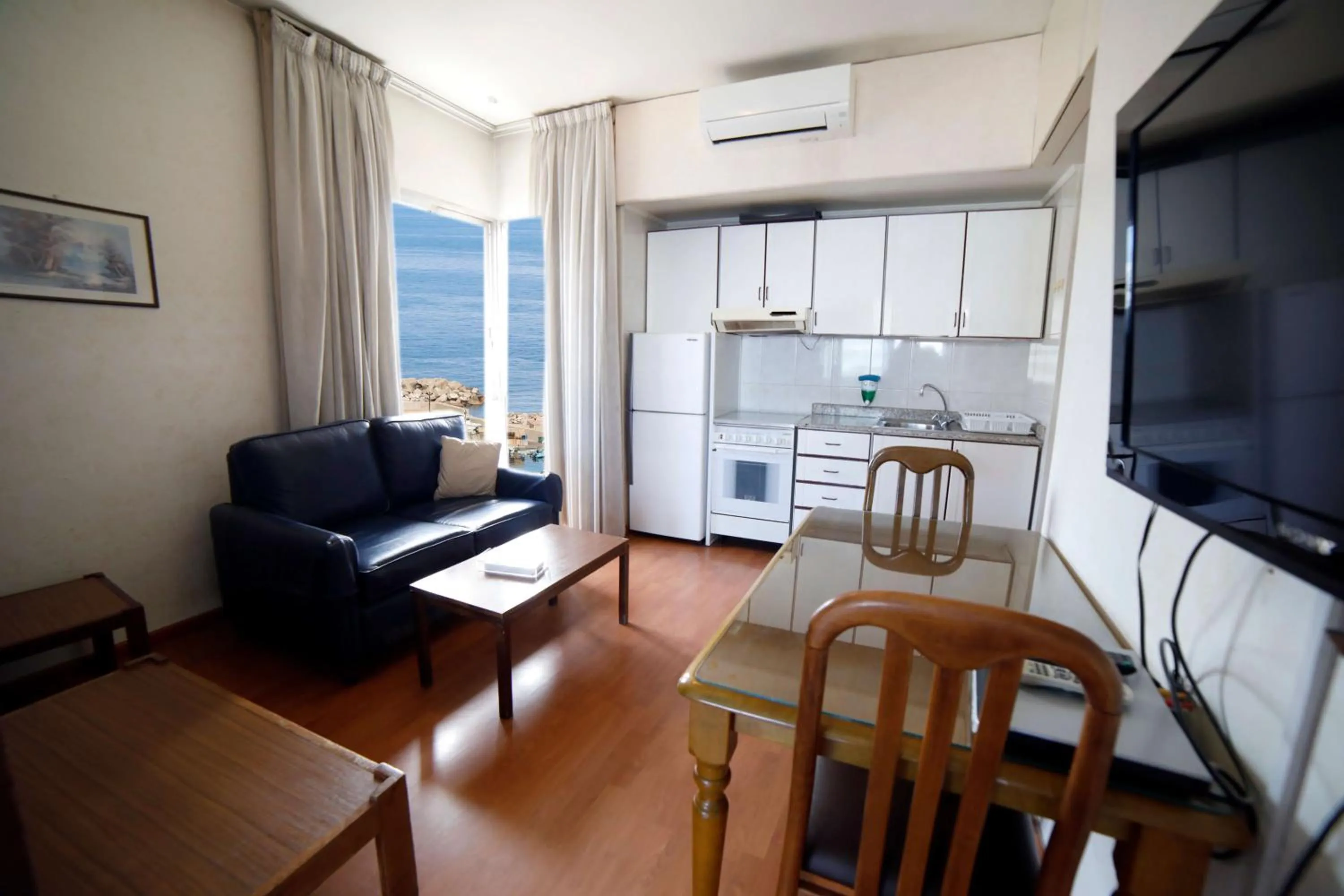 Seating area in Holiday Home Suites
