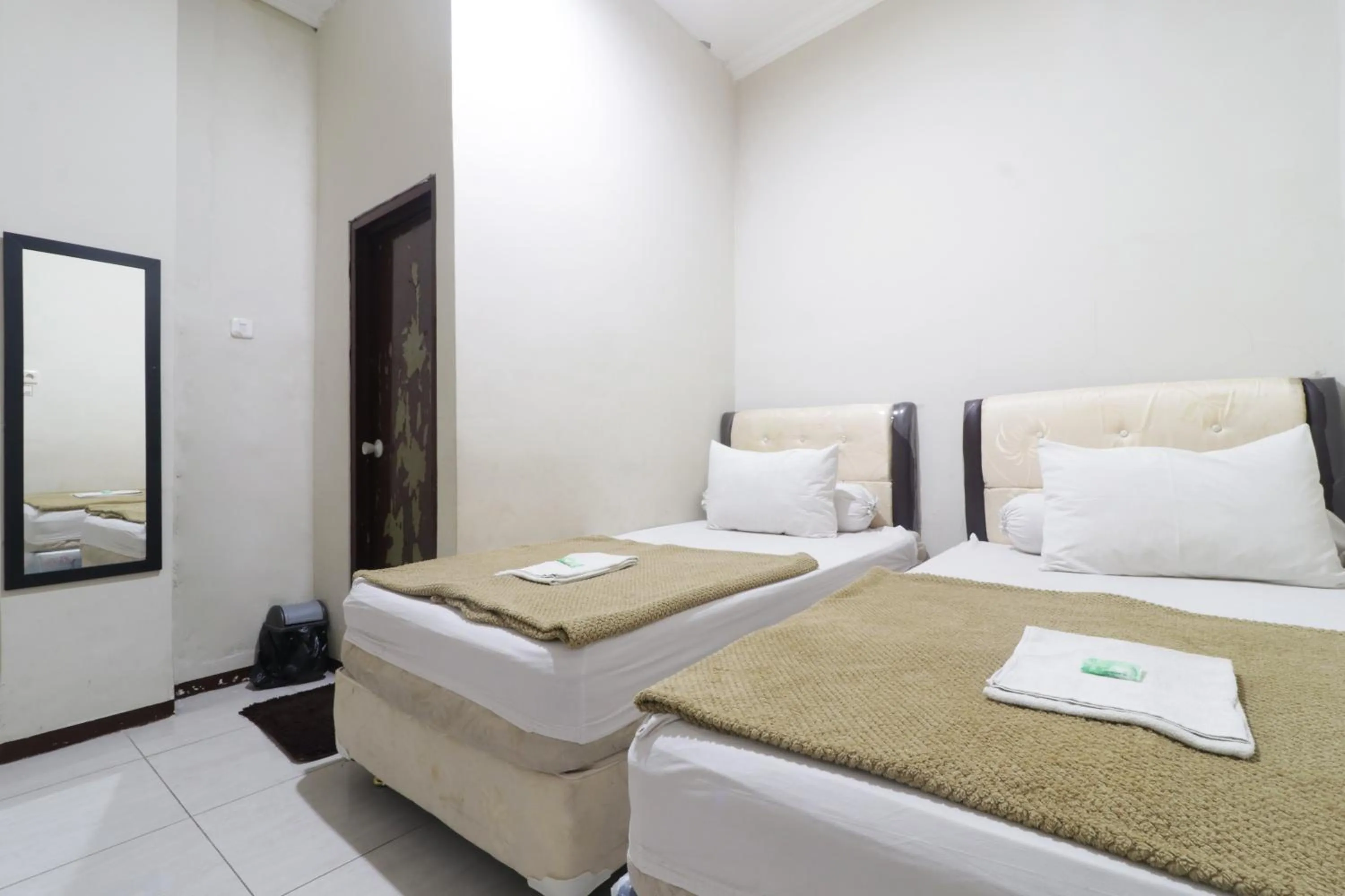 Bedroom, Bed in Hotel Omah Ampel Syariah