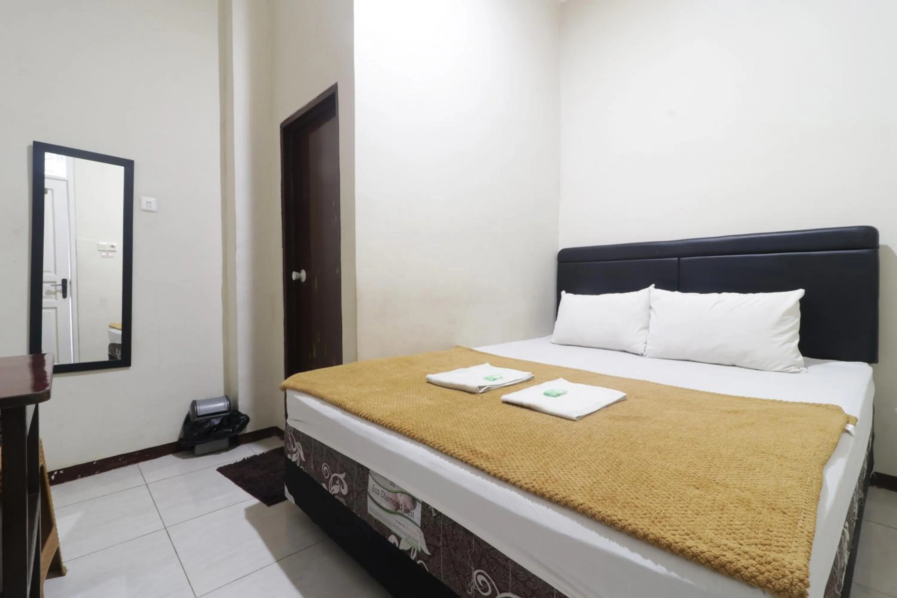 Bedroom, Bed in Hotel Omah Ampel Syariah