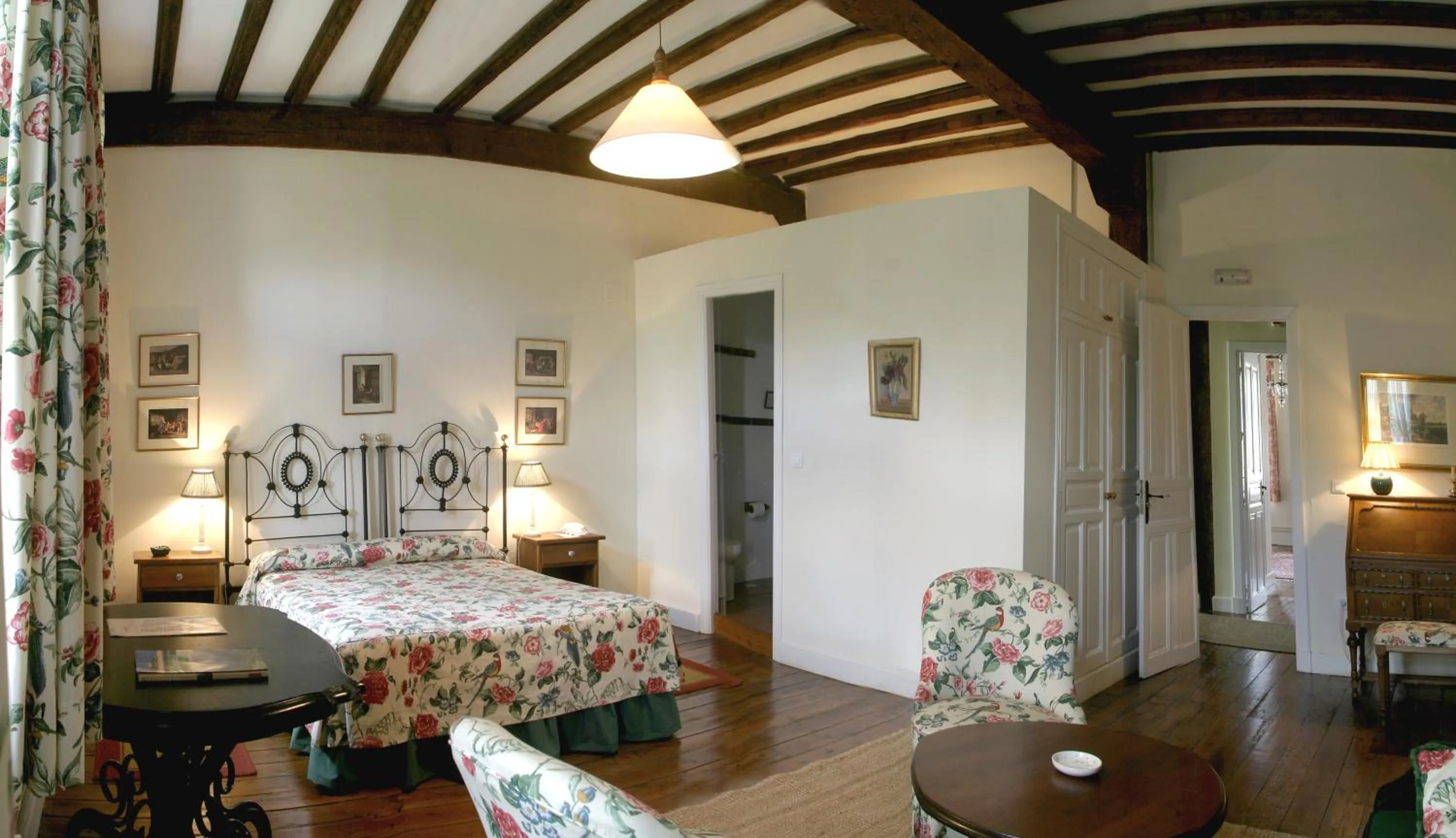 Photo of the whole room in Hotel Casona El Arral