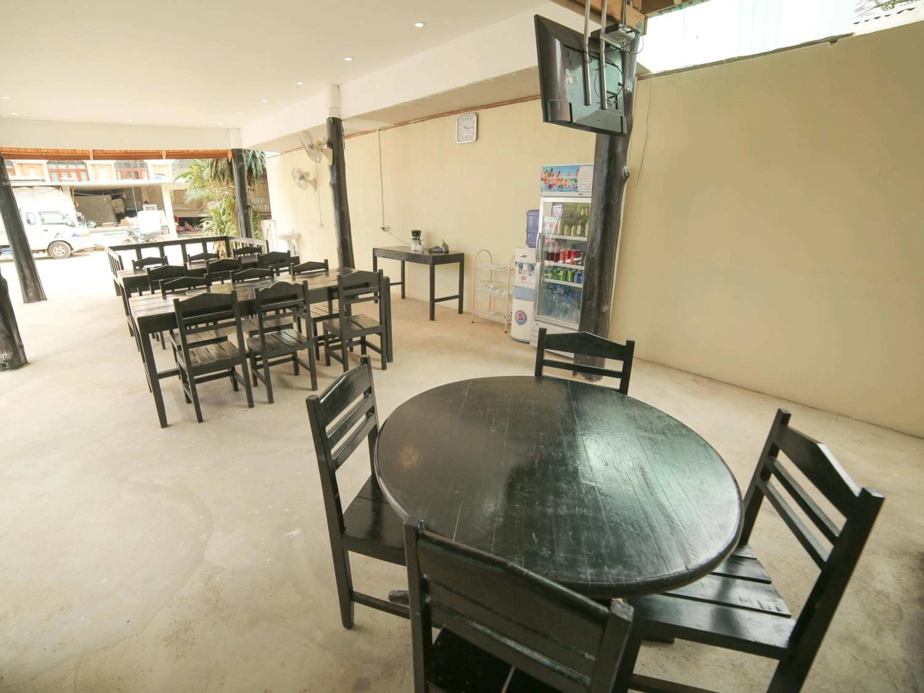 Restaurant/places to eat in Maylay Guesthouse