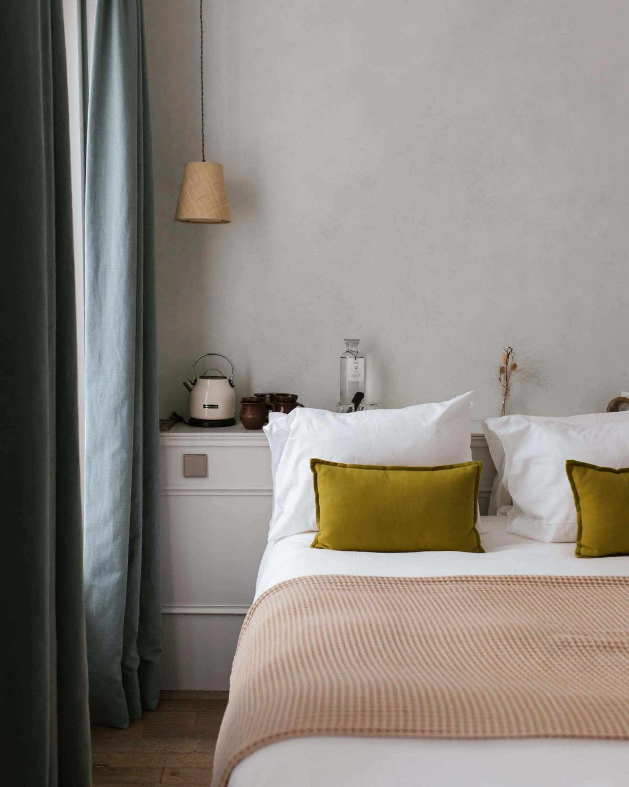 Bed in HOY Paris - Yoga Hotel