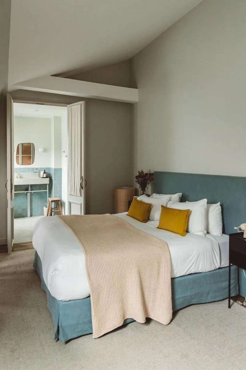 Bed in HOY Paris - Yoga Hotel