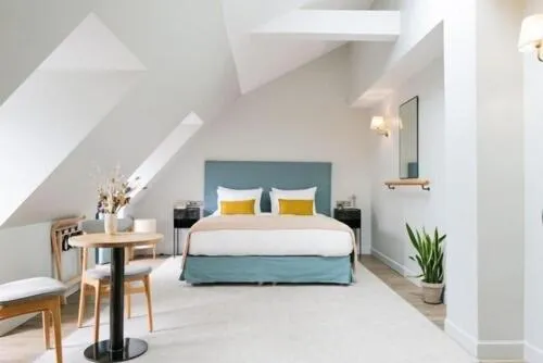 Bed in HOY Paris - Yoga Hotel