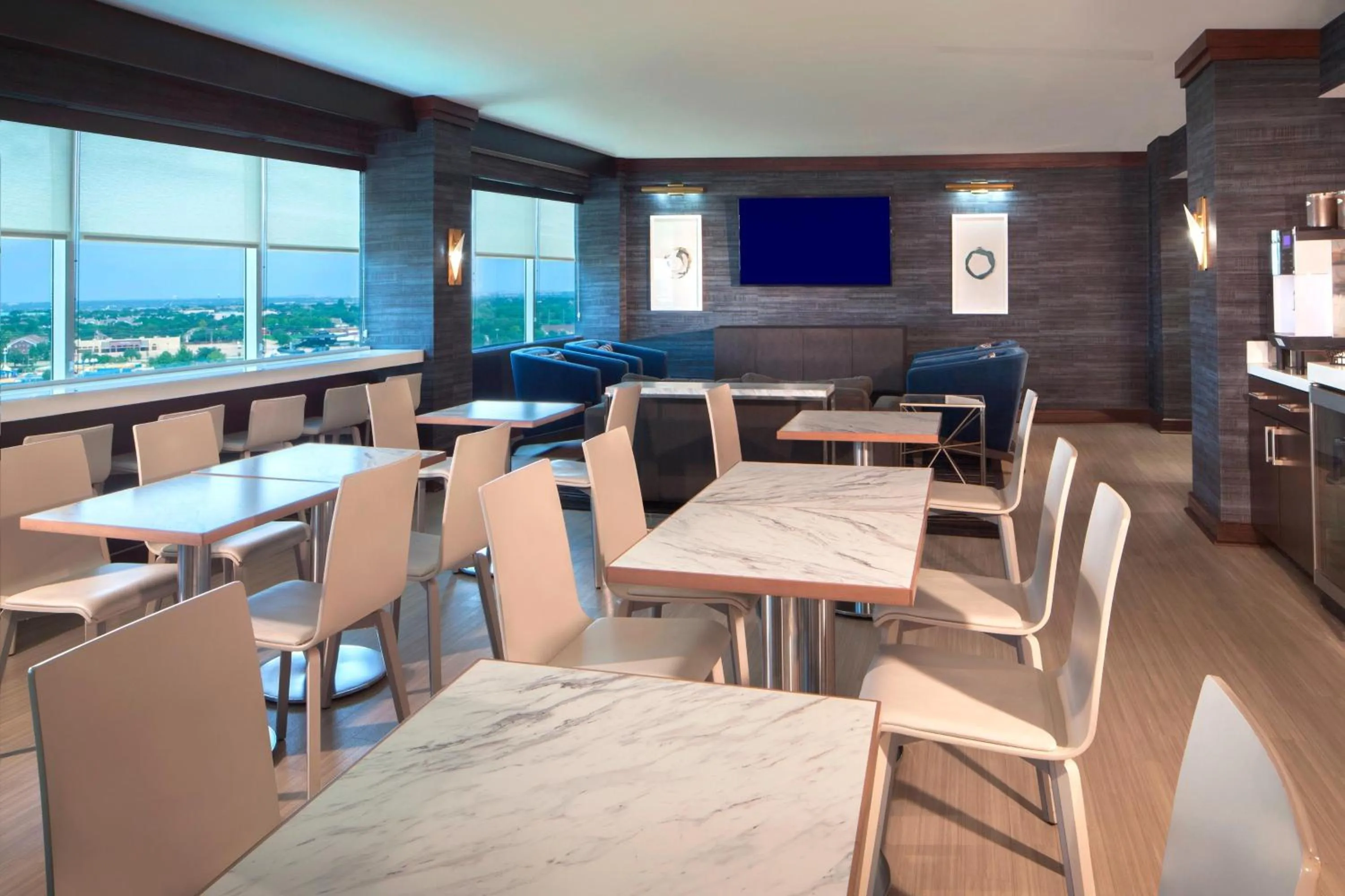 Lounge or bar in Sheraton Arlington Hotel