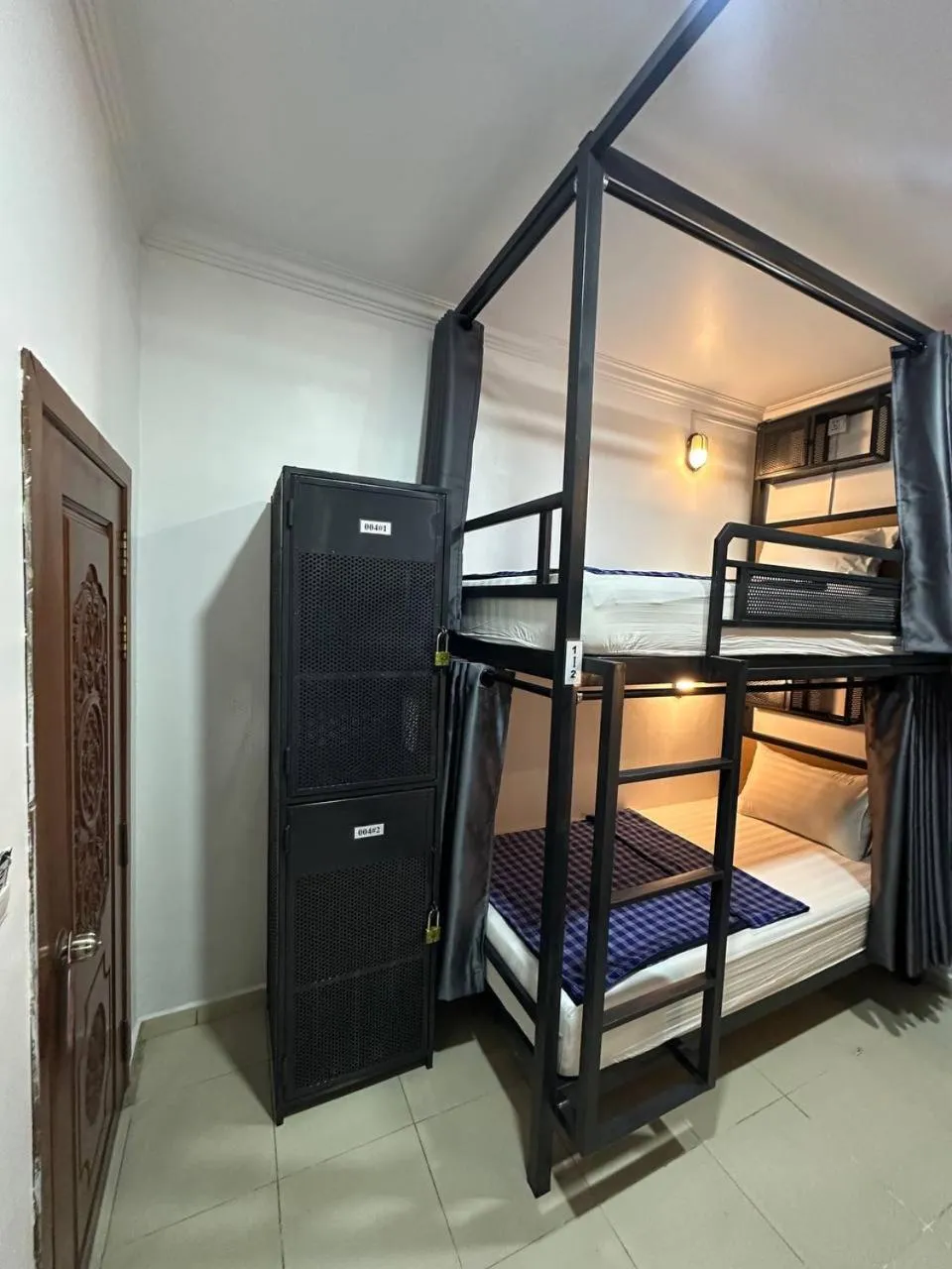 Bedroom, Bed in Poolside Villa