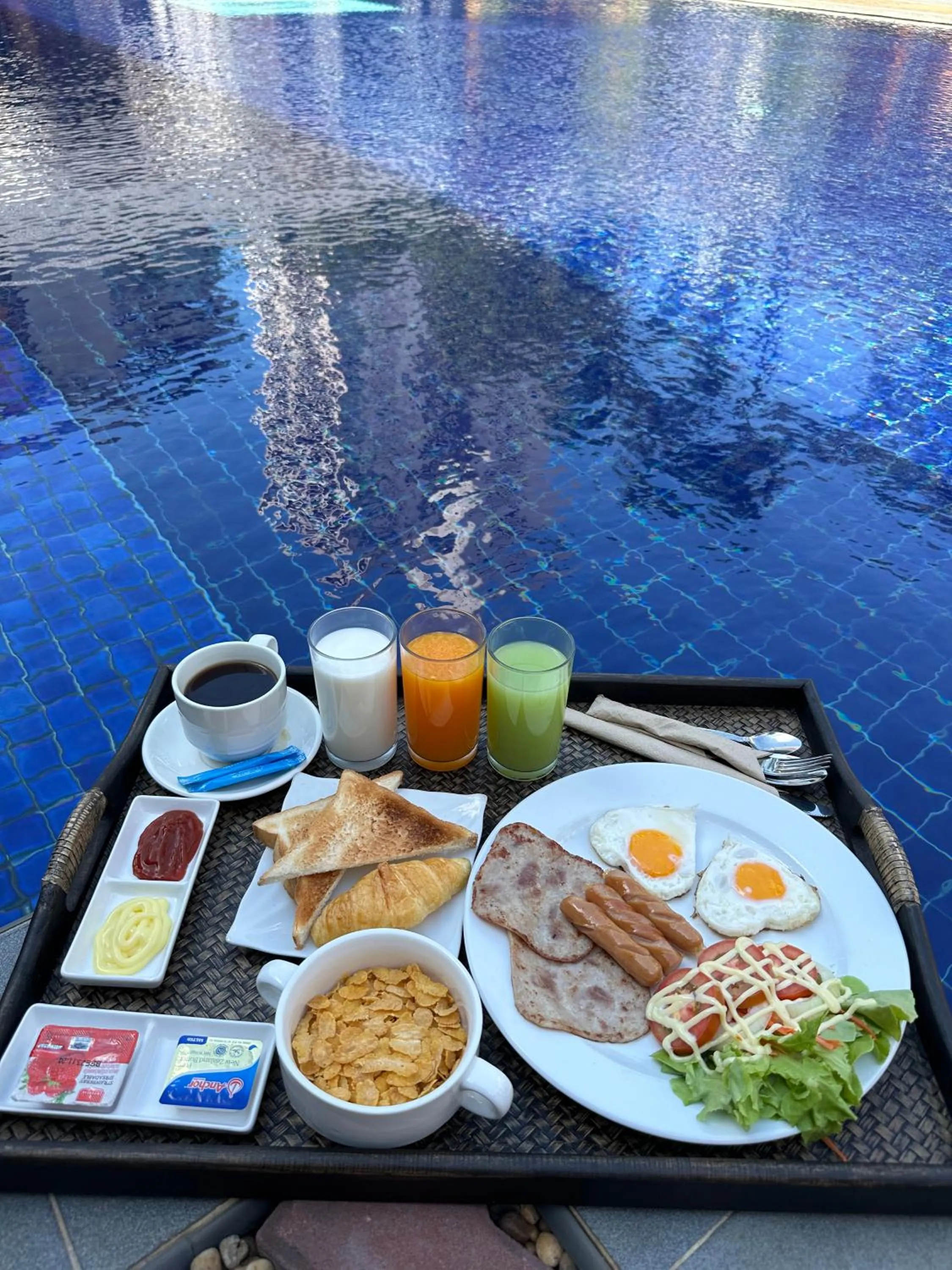 Restaurant/places to eat in Paradise Land Resort