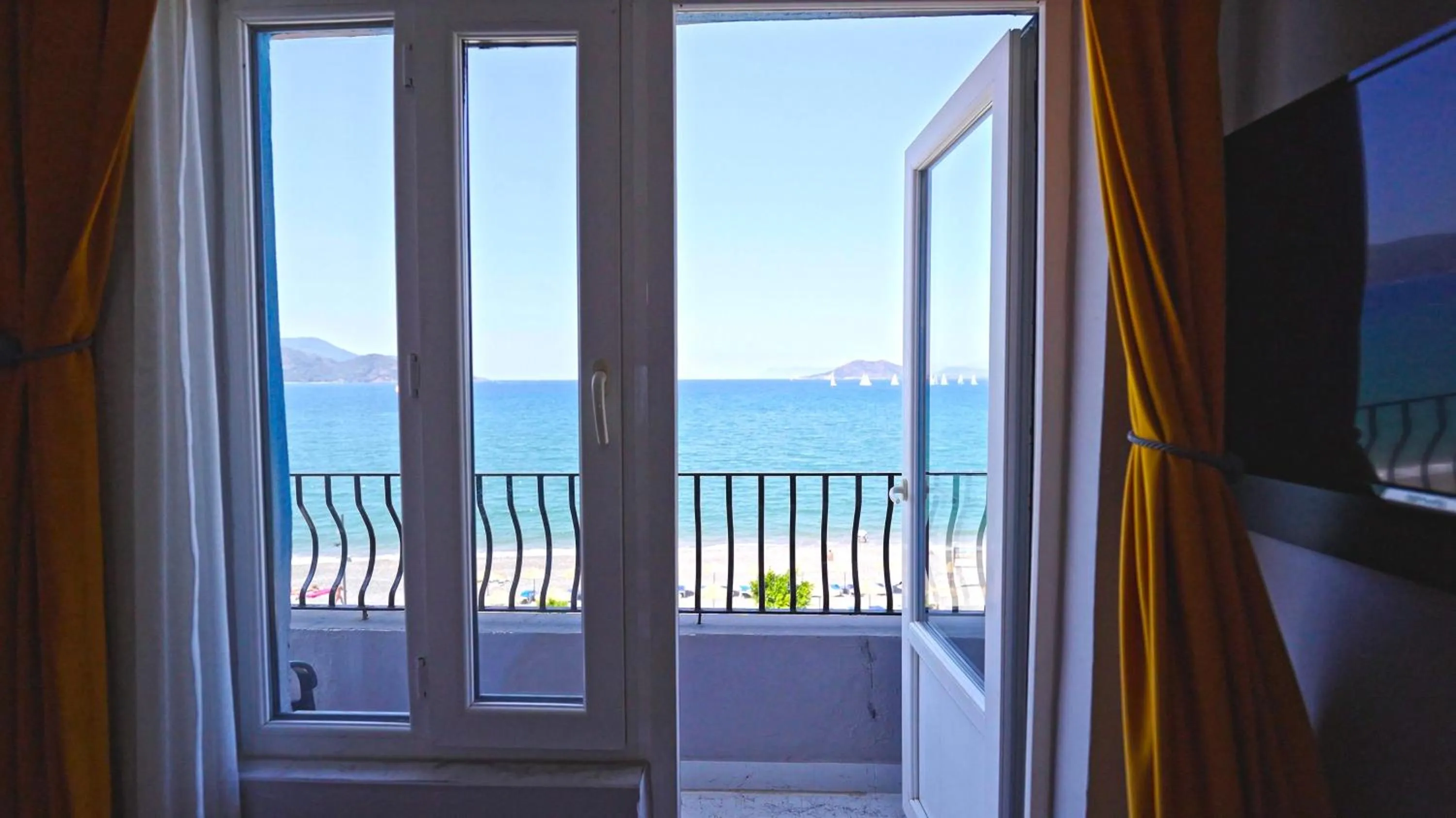 Sea view in Yasemin Hotel