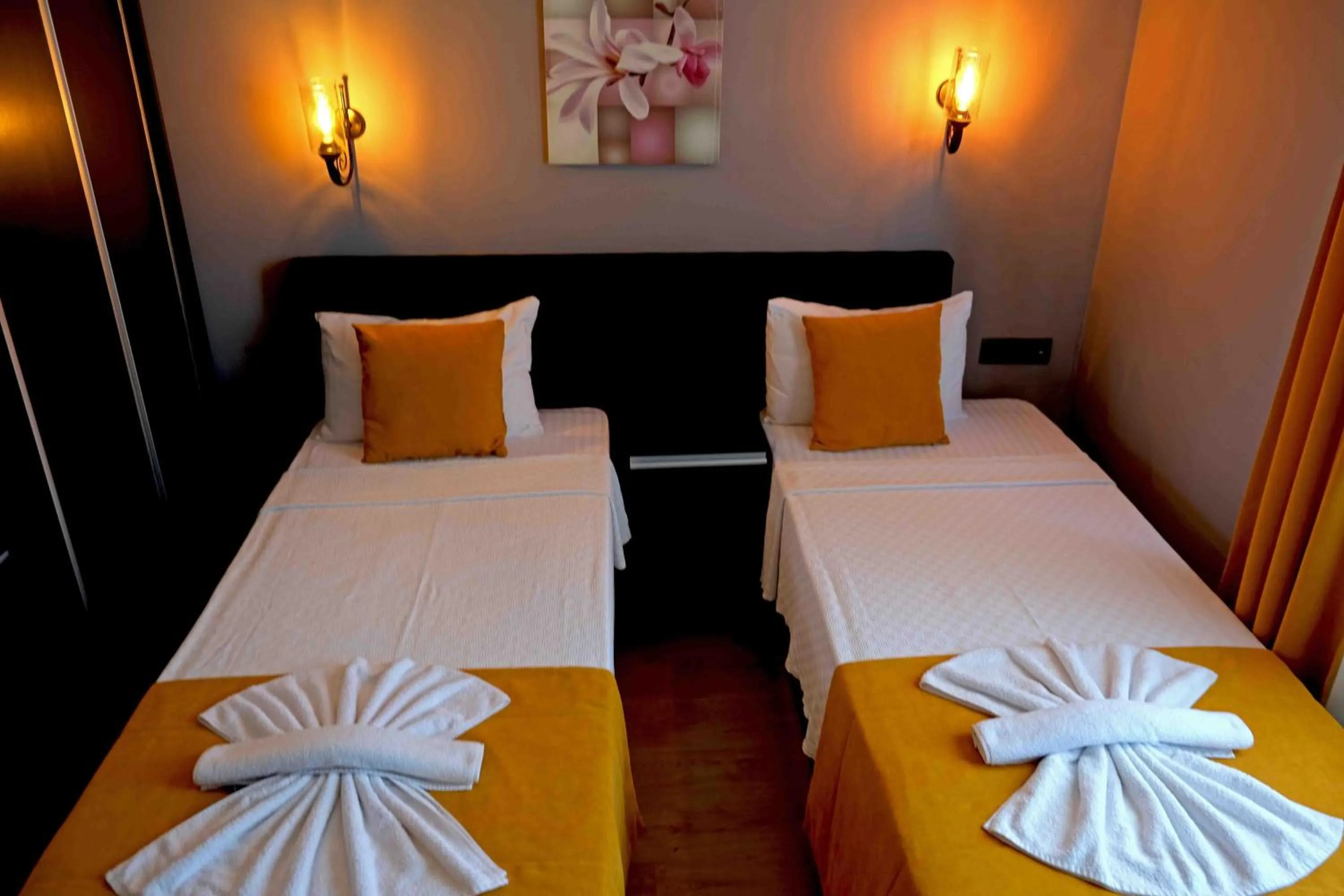 Bed in Yasemin Hotel