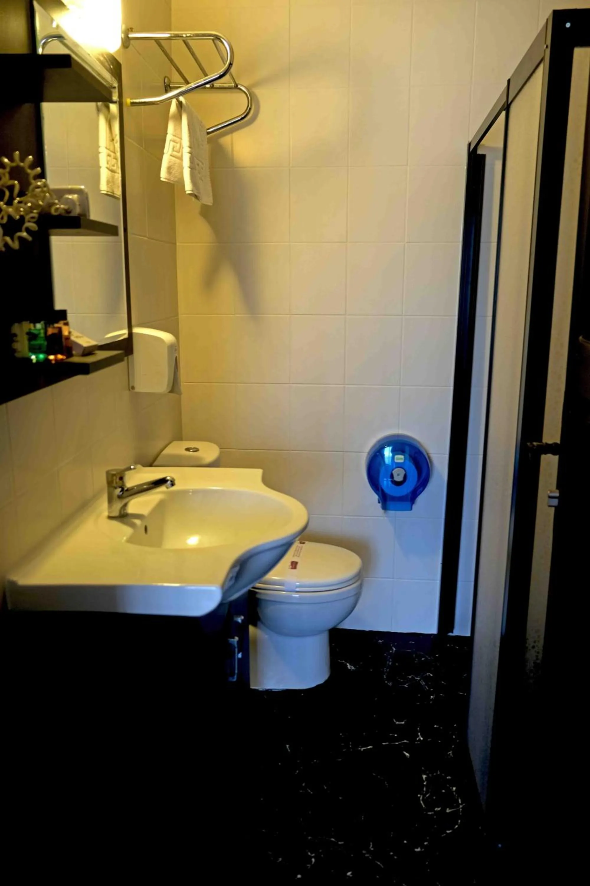 Bathroom in Yasemin Hotel