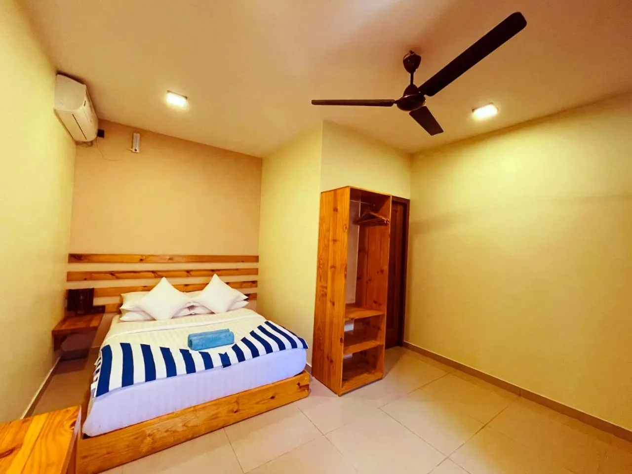 Bed in Endheri Sunset Dhangethi