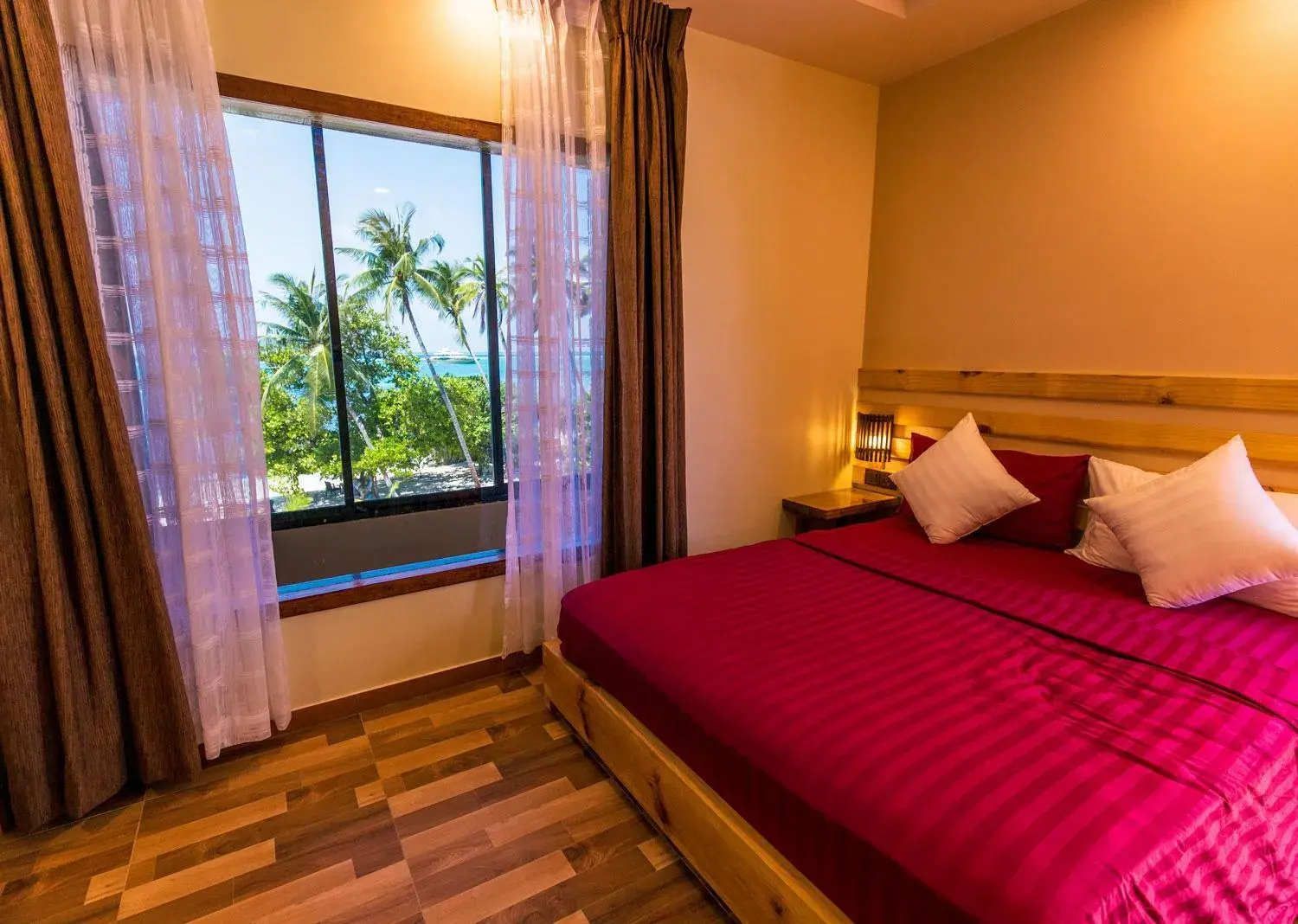 Deluxe Double Room with Side Sea View in Endheri Sunset Dhangethi Deluxe Double Room with Side Sea View in Endheri Sunset Dhangethi