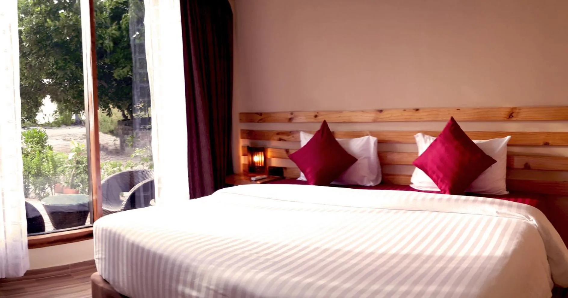 Bed in Endheri Sunset Dhangethi