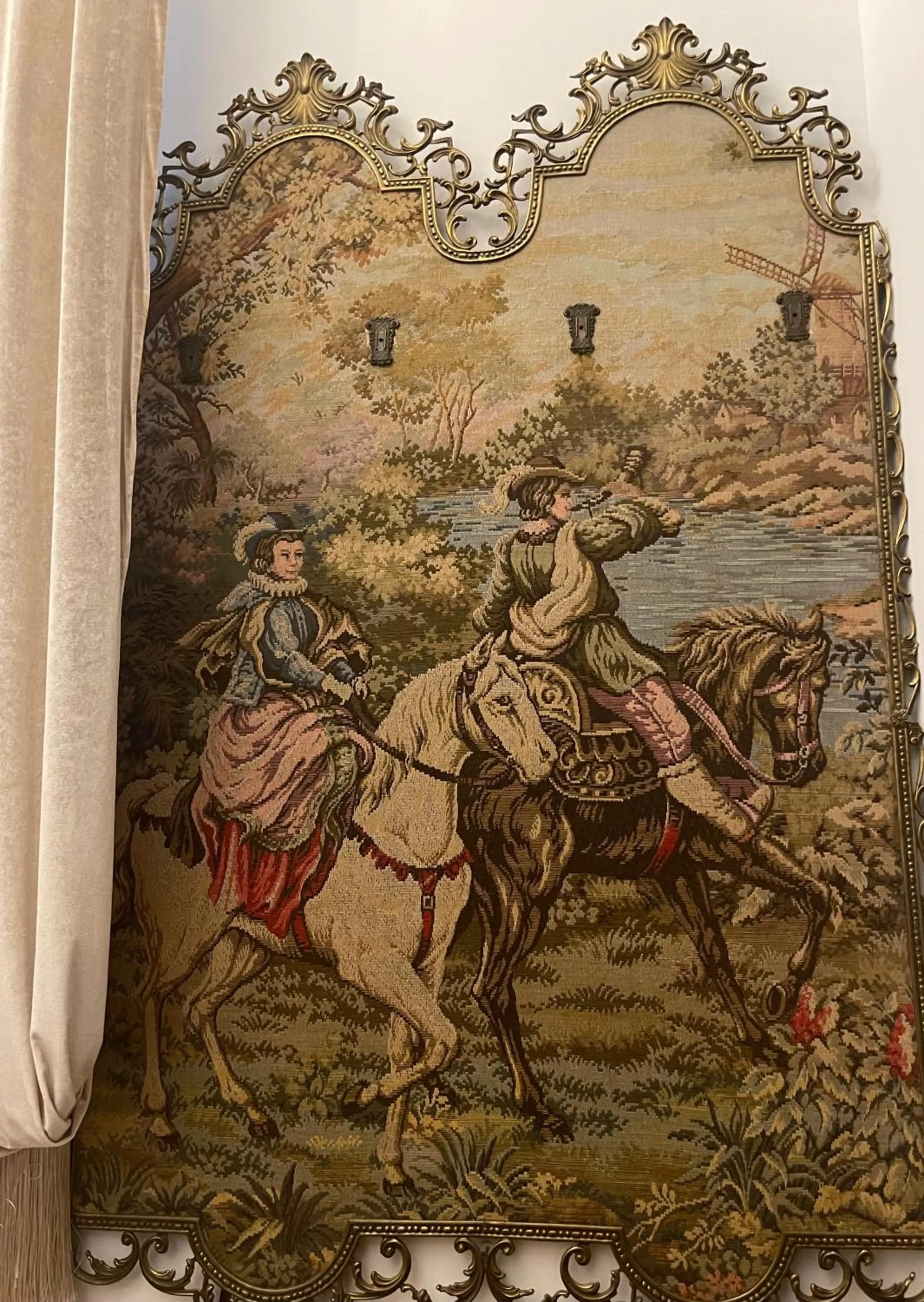 Decorative detail in Conacul Coroanei Luxury Boutique Hotel