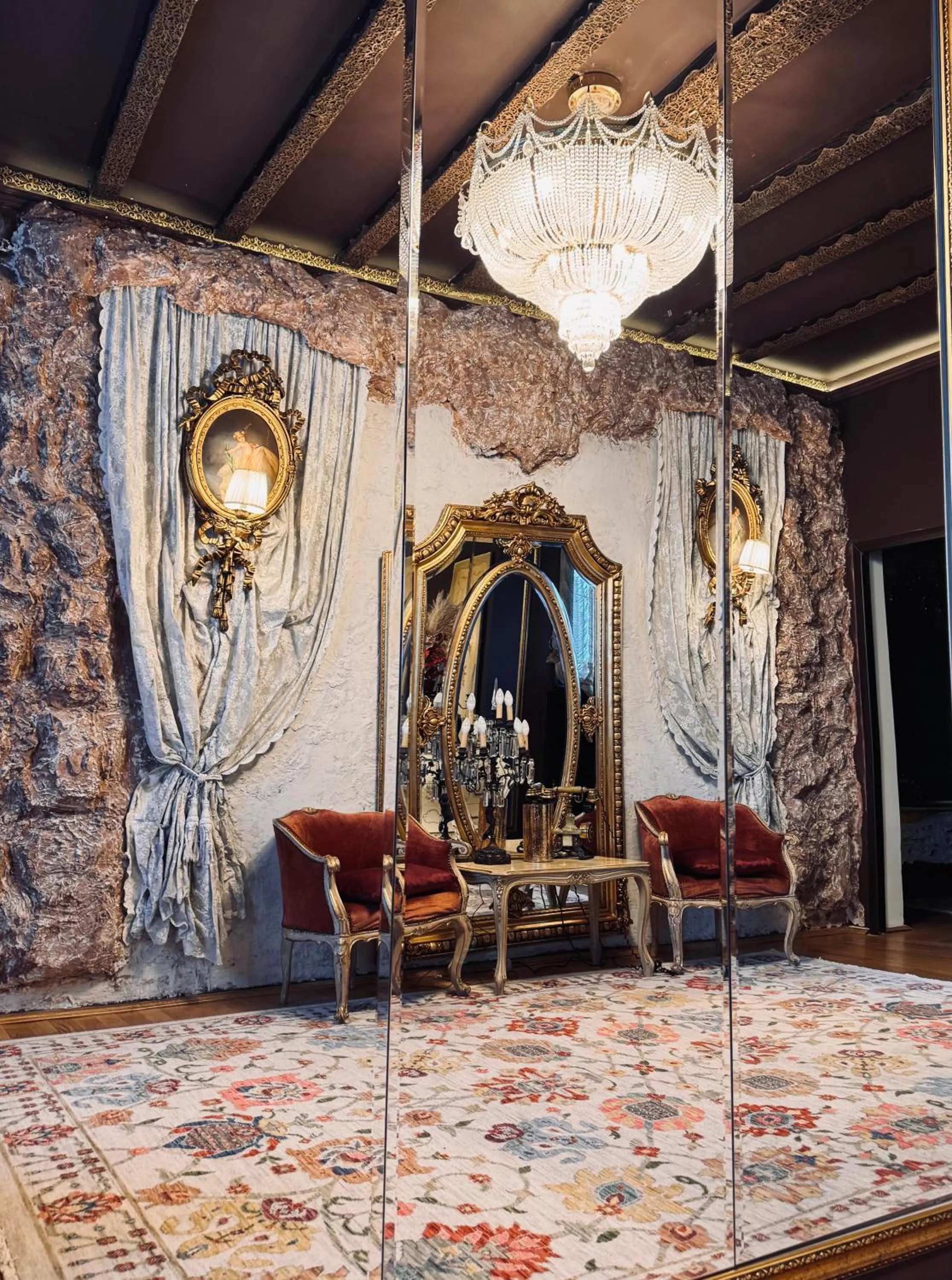 Living room in Conacul Coroanei Luxury Boutique Hotel