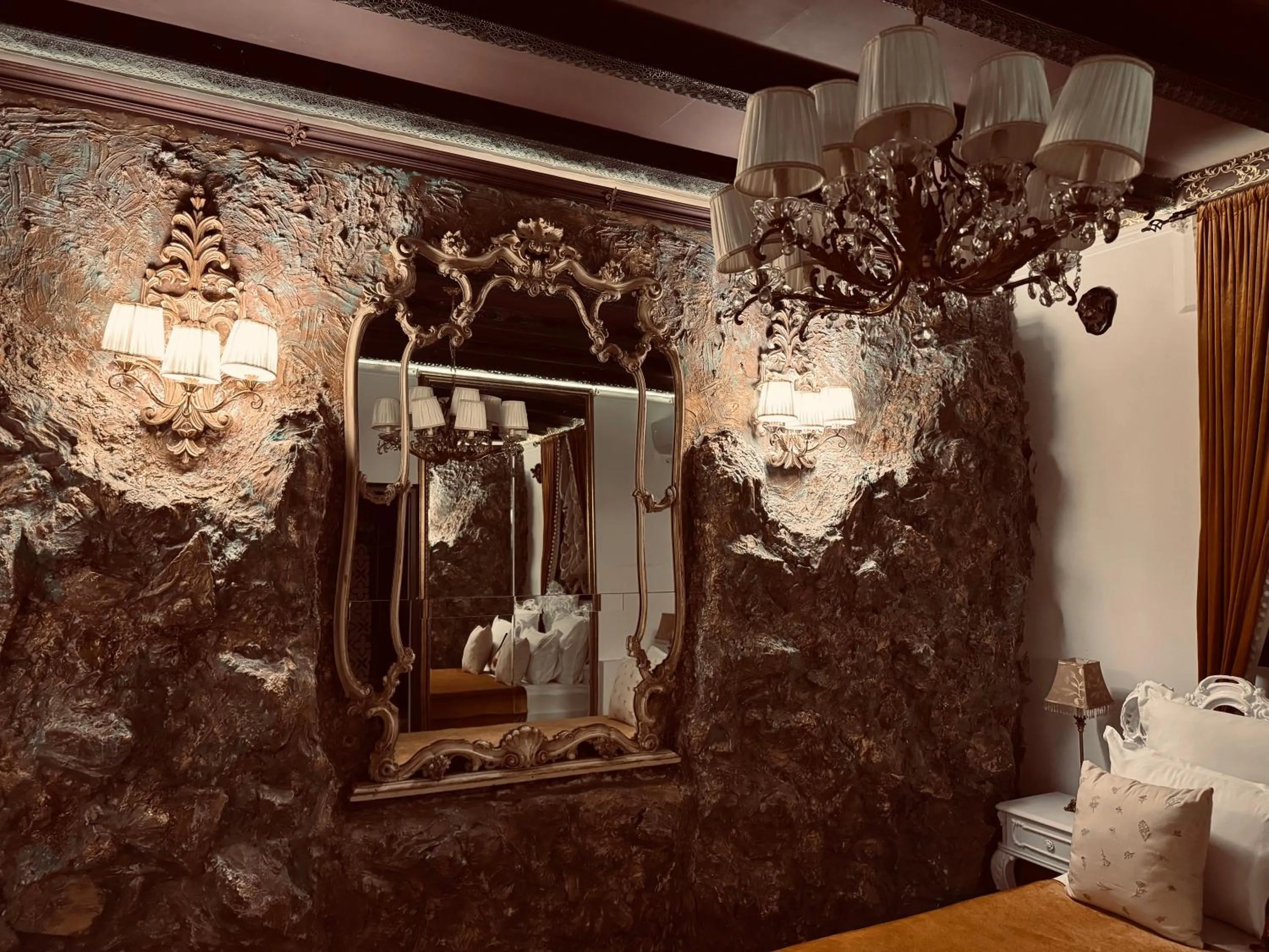 Photo of the whole room in Conacul Coroanei Luxury Boutique Hotel