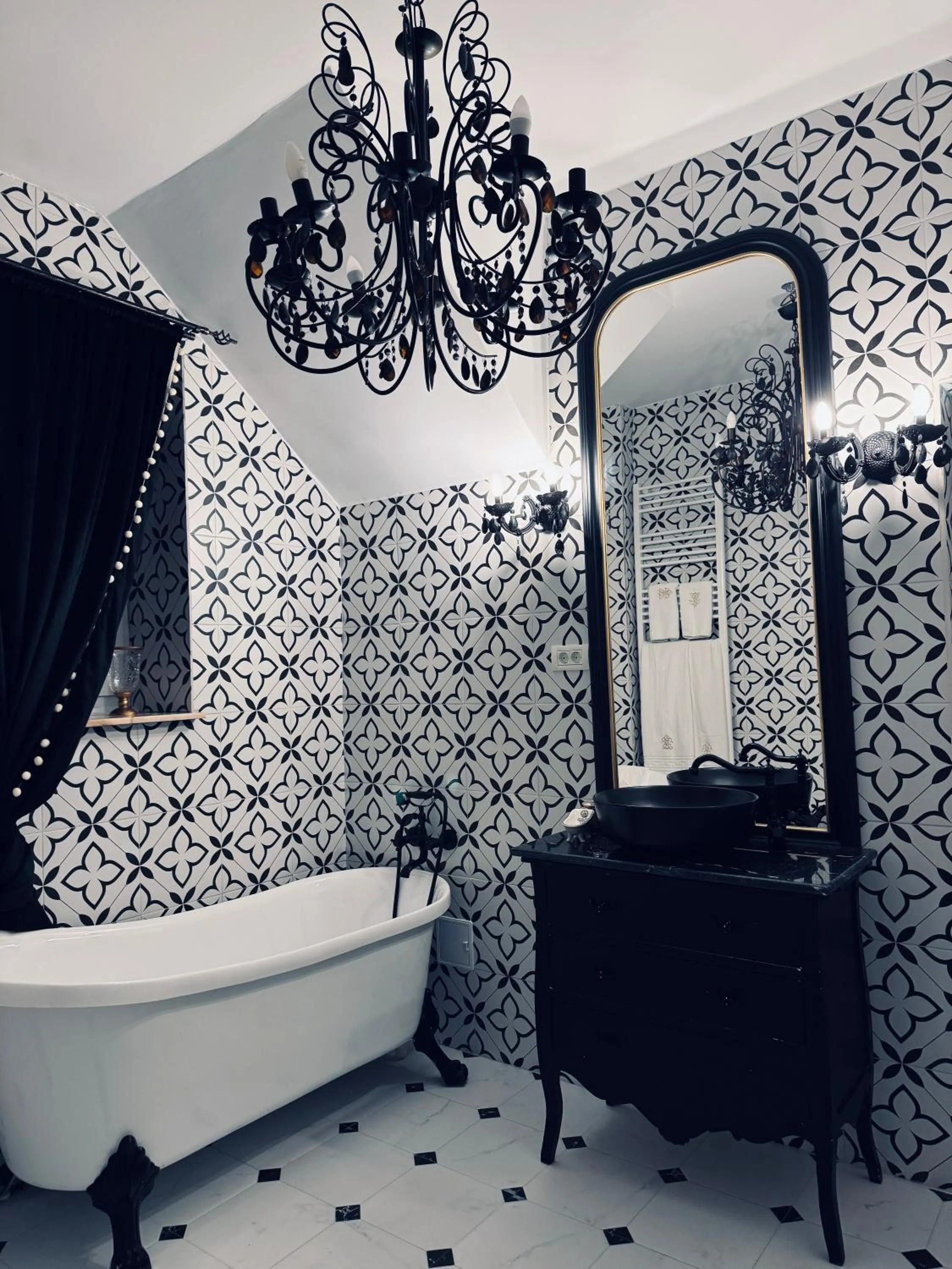 Toilet in Conacul Coroanei Luxury Boutique Hotel