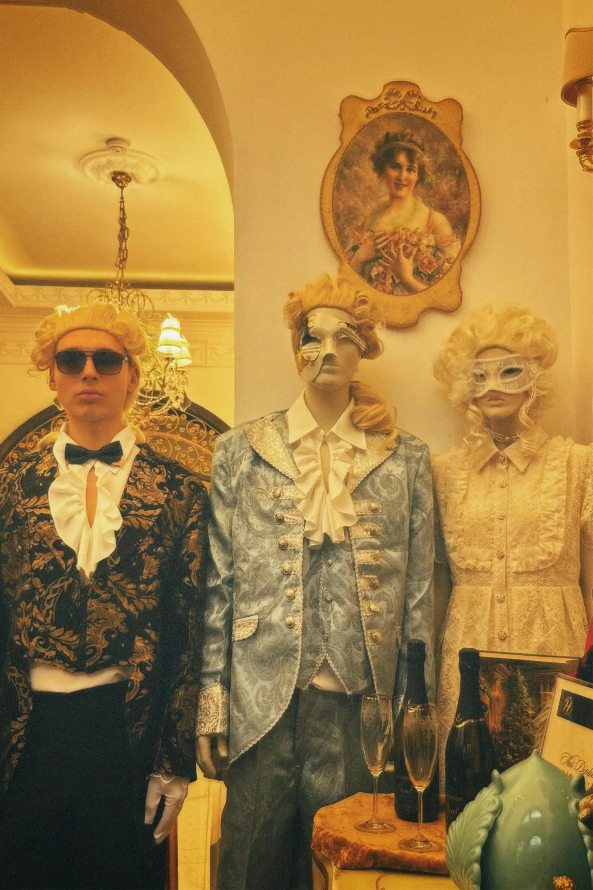 People in Conacul Coroanei Luxury Boutique