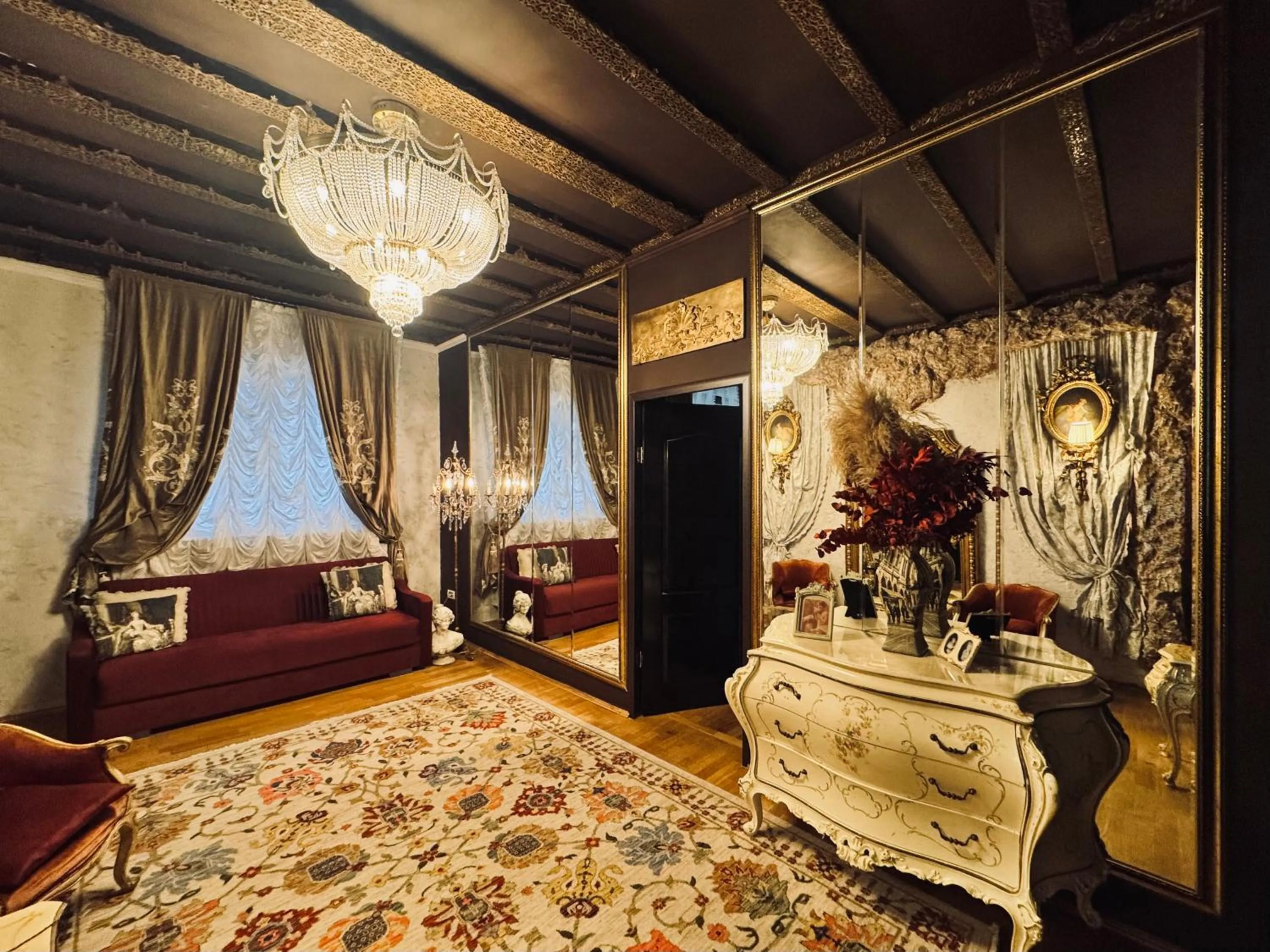 Living room, Bed in Conacul Coroanei Luxury Boutique Hotel