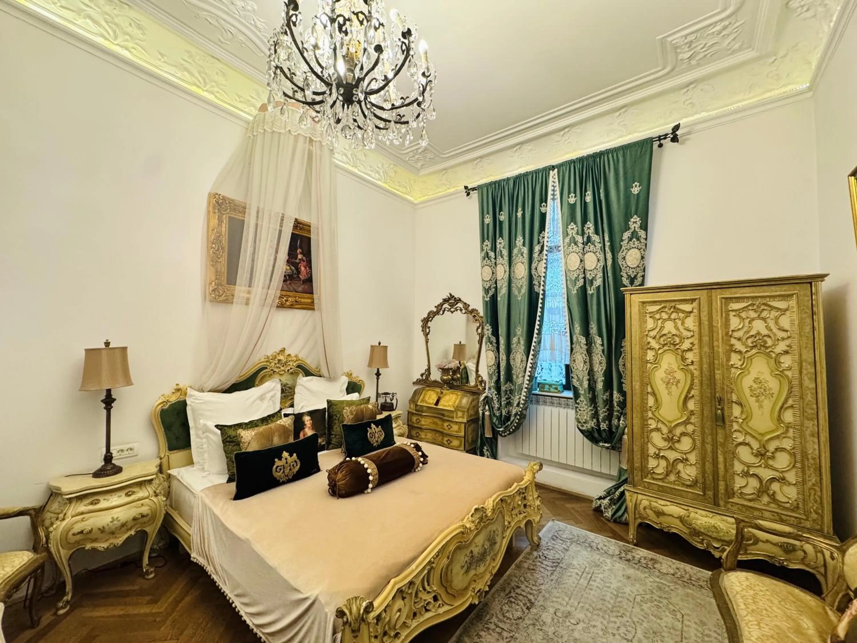 Bed in Conacul Coroanei Luxury Boutique Hotel