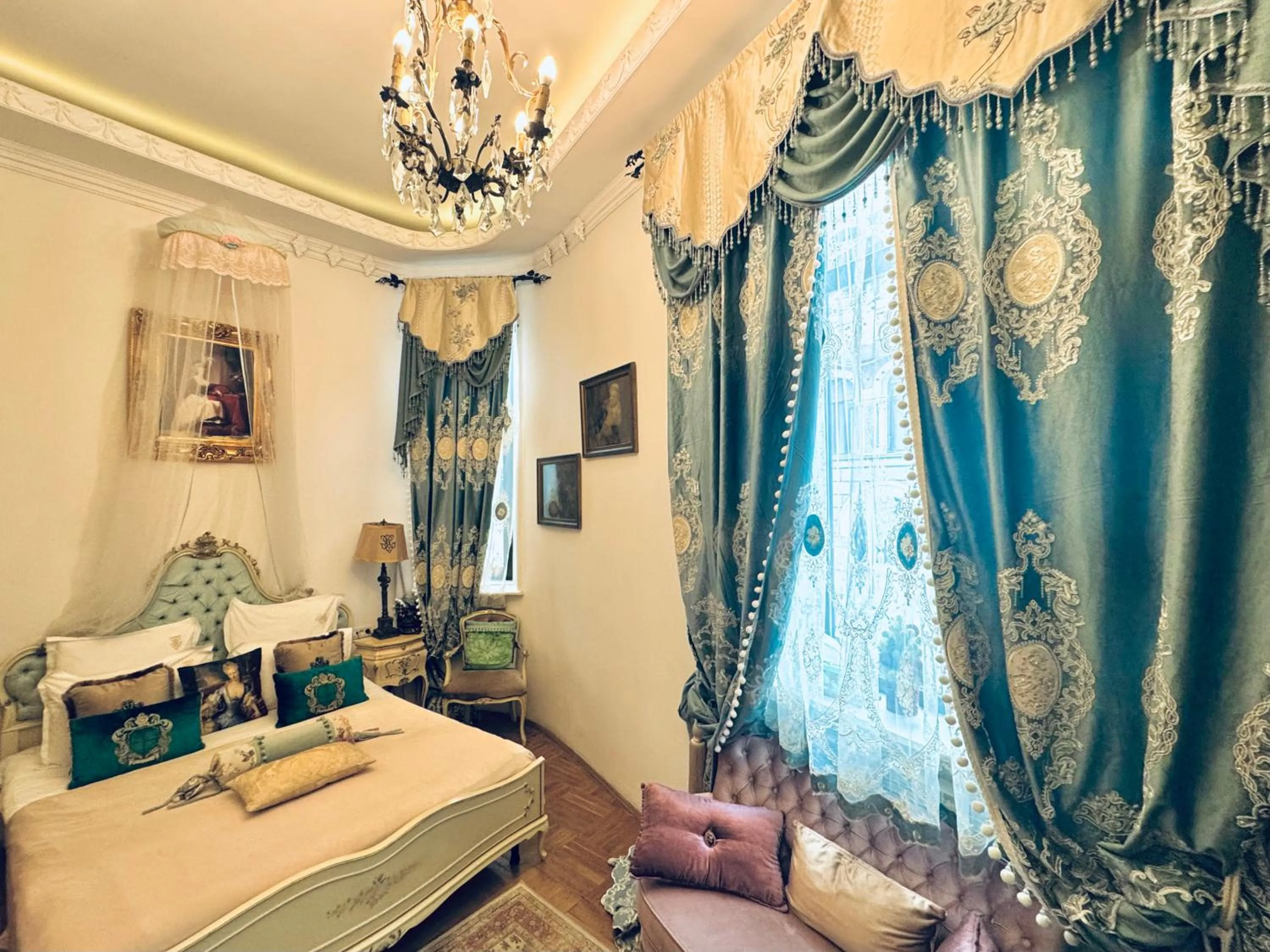 Bedroom, Bed in Conacul Coroanei Luxury Boutique Hotel