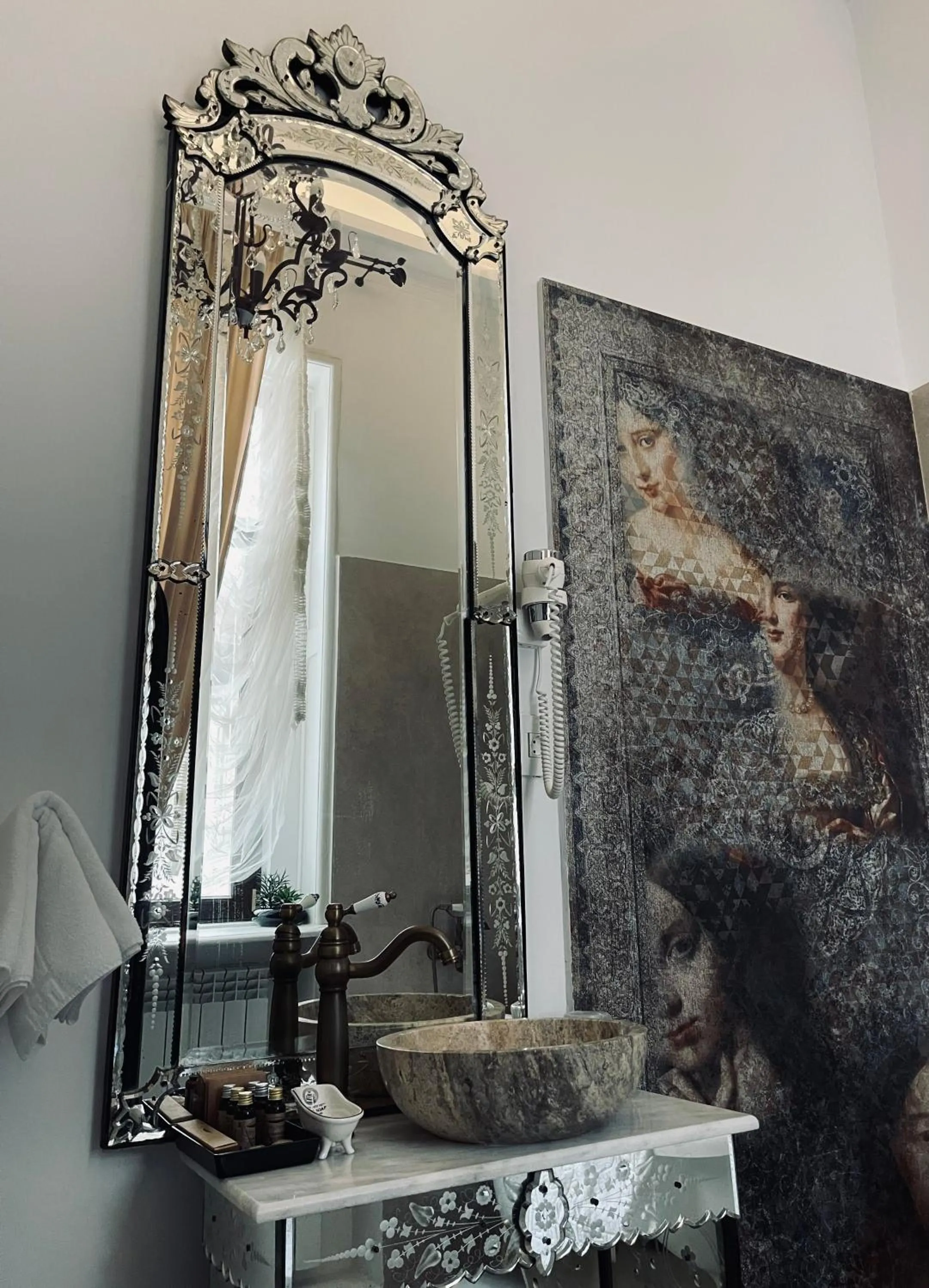 Toilet in Conacul Coroanei Luxury Boutique Hotel