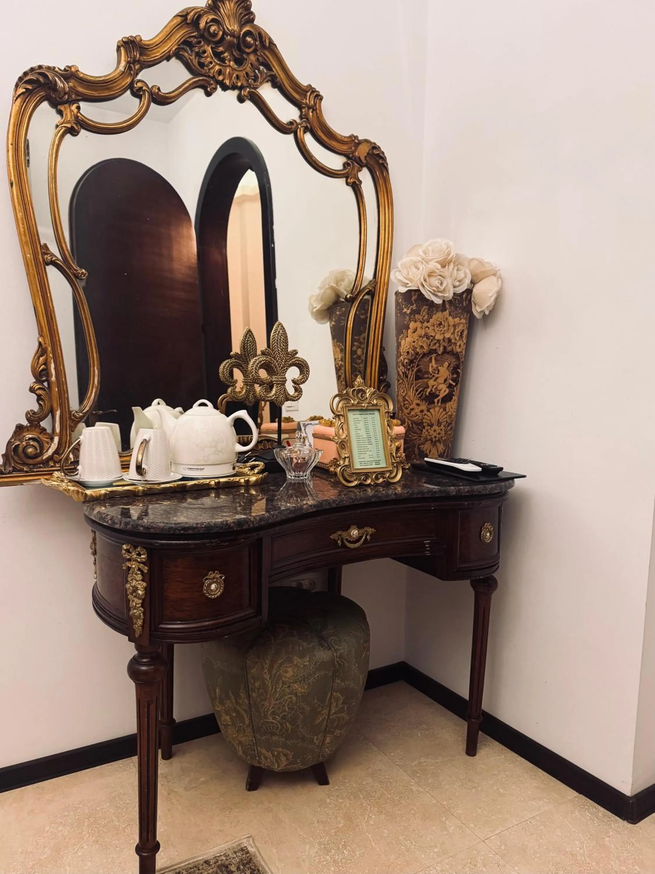 Decorative detail in Conacul Coroanei Luxury Boutique Hotel