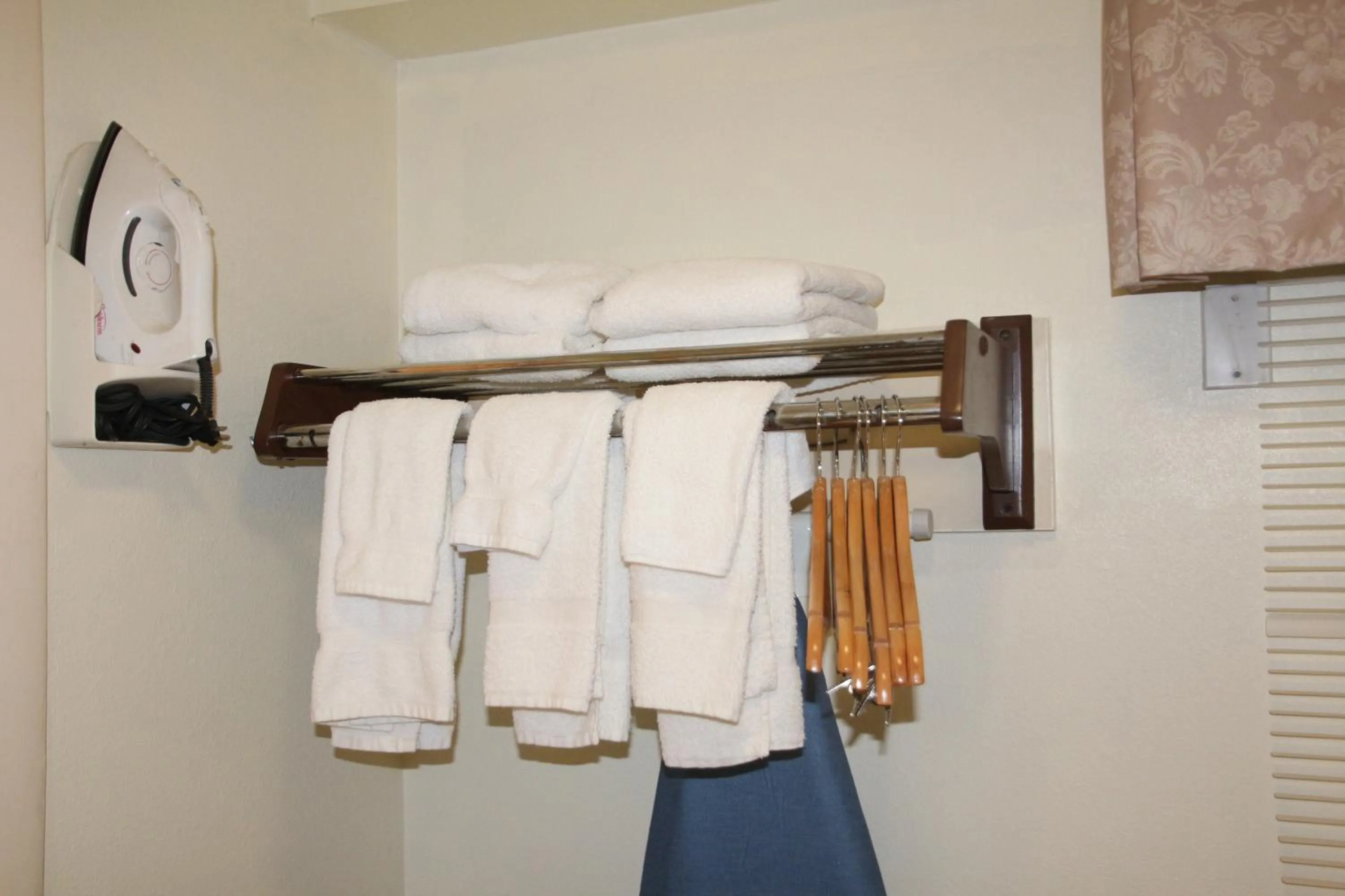 Shower in Bedford Plaza Hotel - Boston