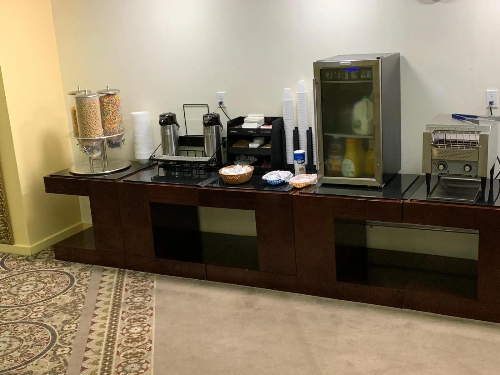 Breakfast in Bedford Plaza Hotel - Boston