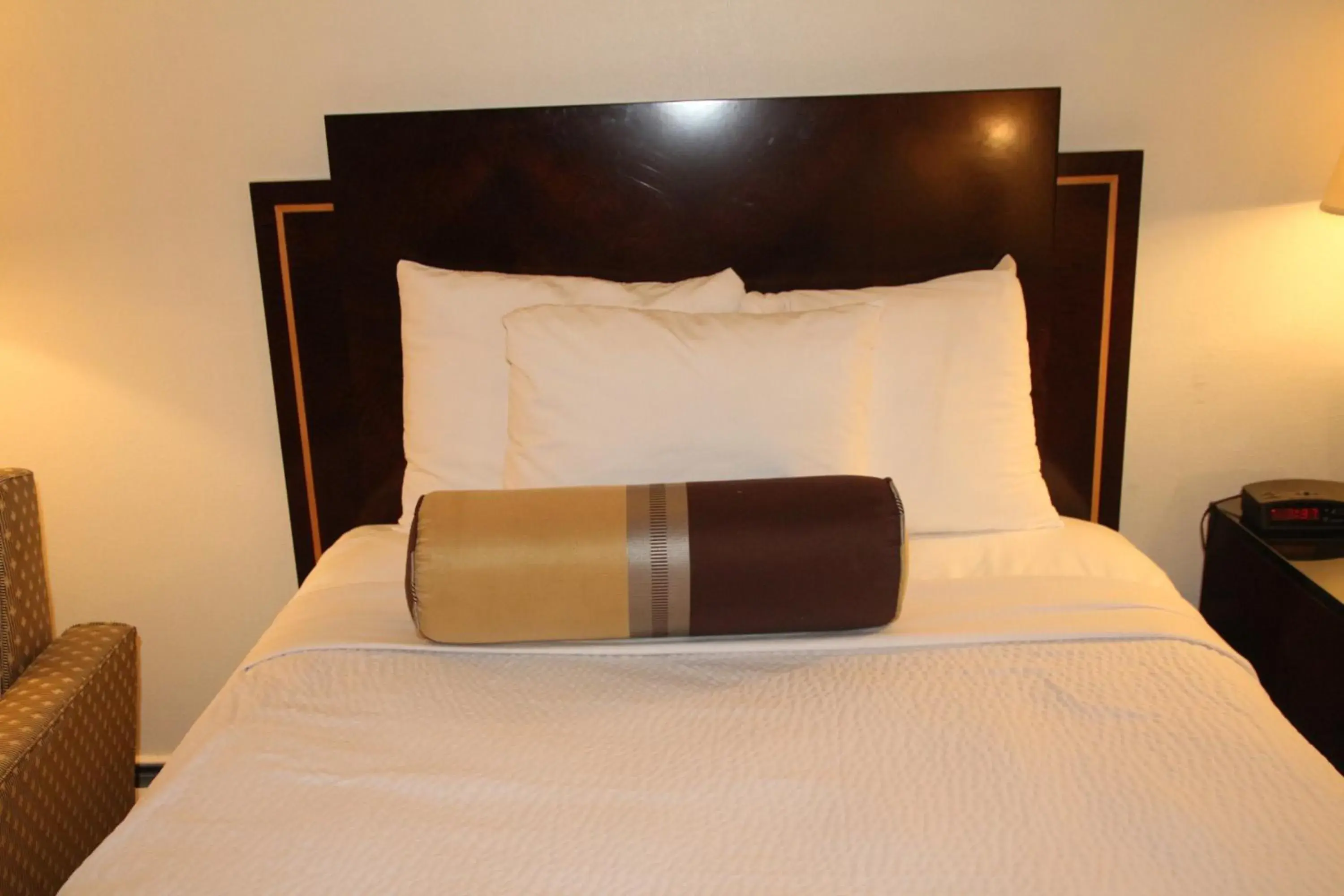 Deluxe King Suite - single occupancy in Bedford Plaza Hotel - Boston Deluxe King Suite - single occupancy in Bedford Plaza Hotel - Boston