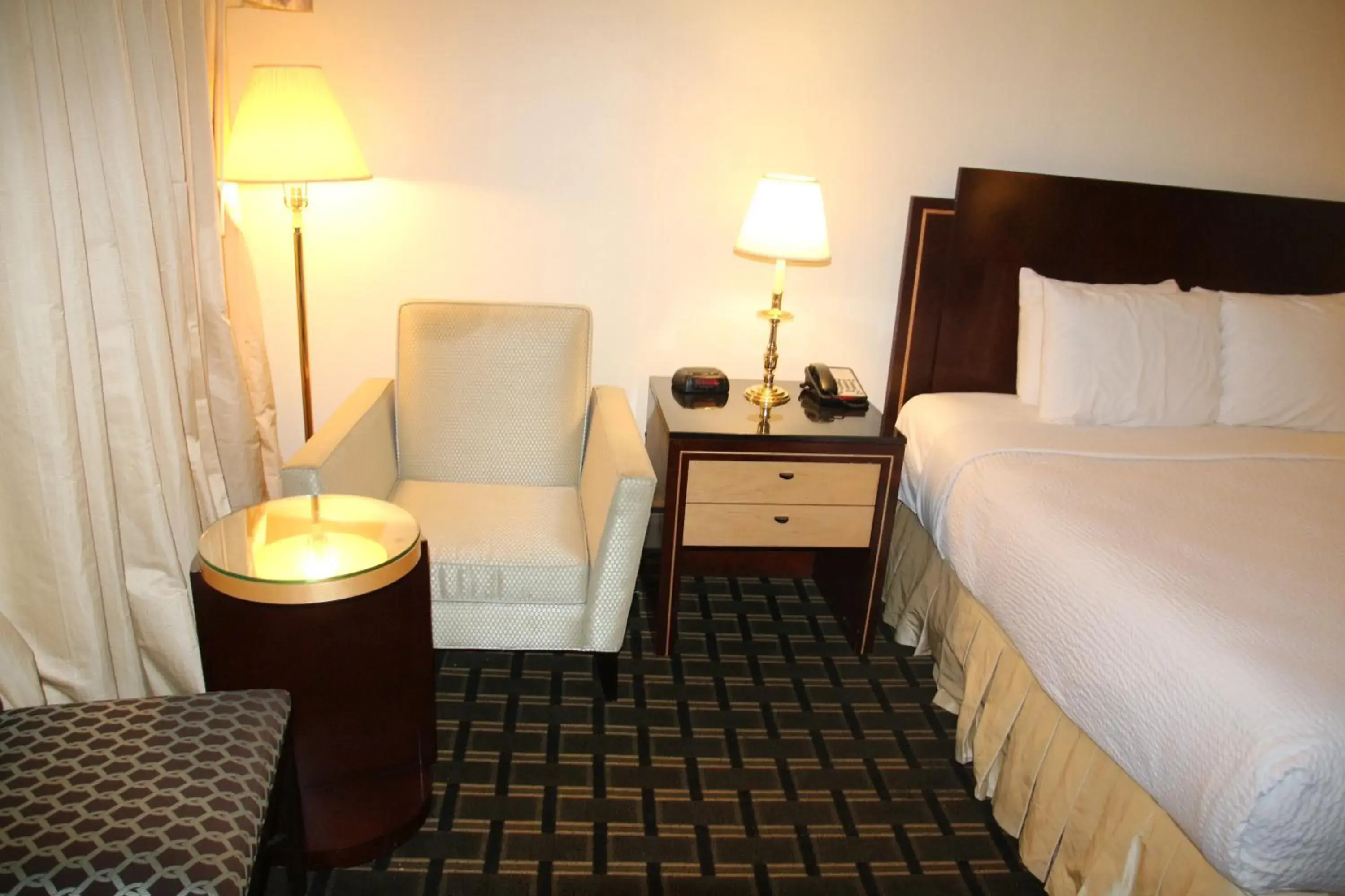 Deluxe King Room - single occupancy in Bedford Plaza Hotel - Boston Deluxe King Room - single occupancy in Bedford Plaza Hotel - Boston