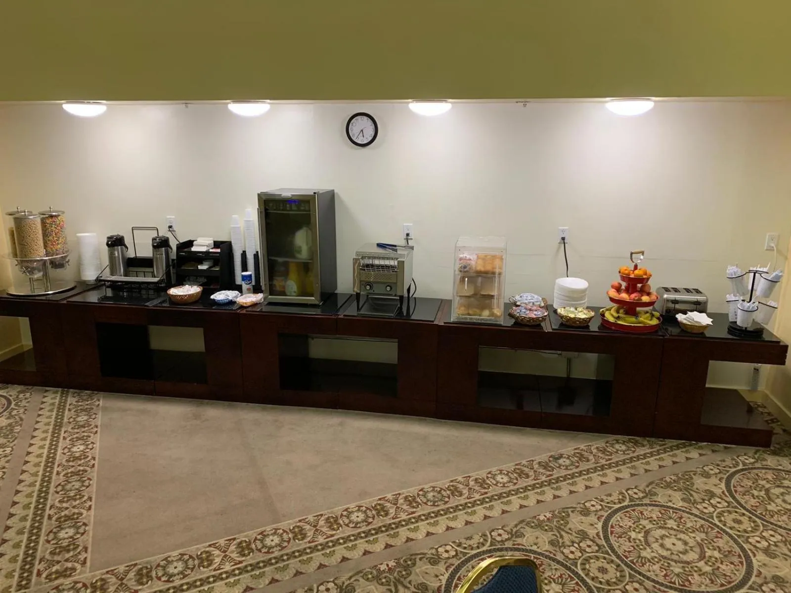 Breakfast in Bedford Plaza Hotel - Boston