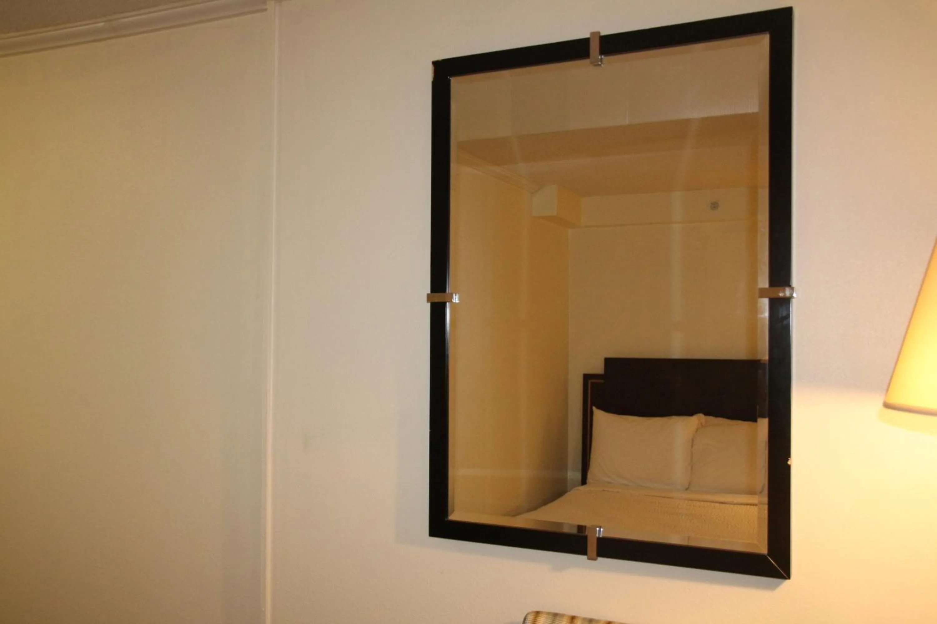 Bedroom in Bedford Plaza Hotel - Boston