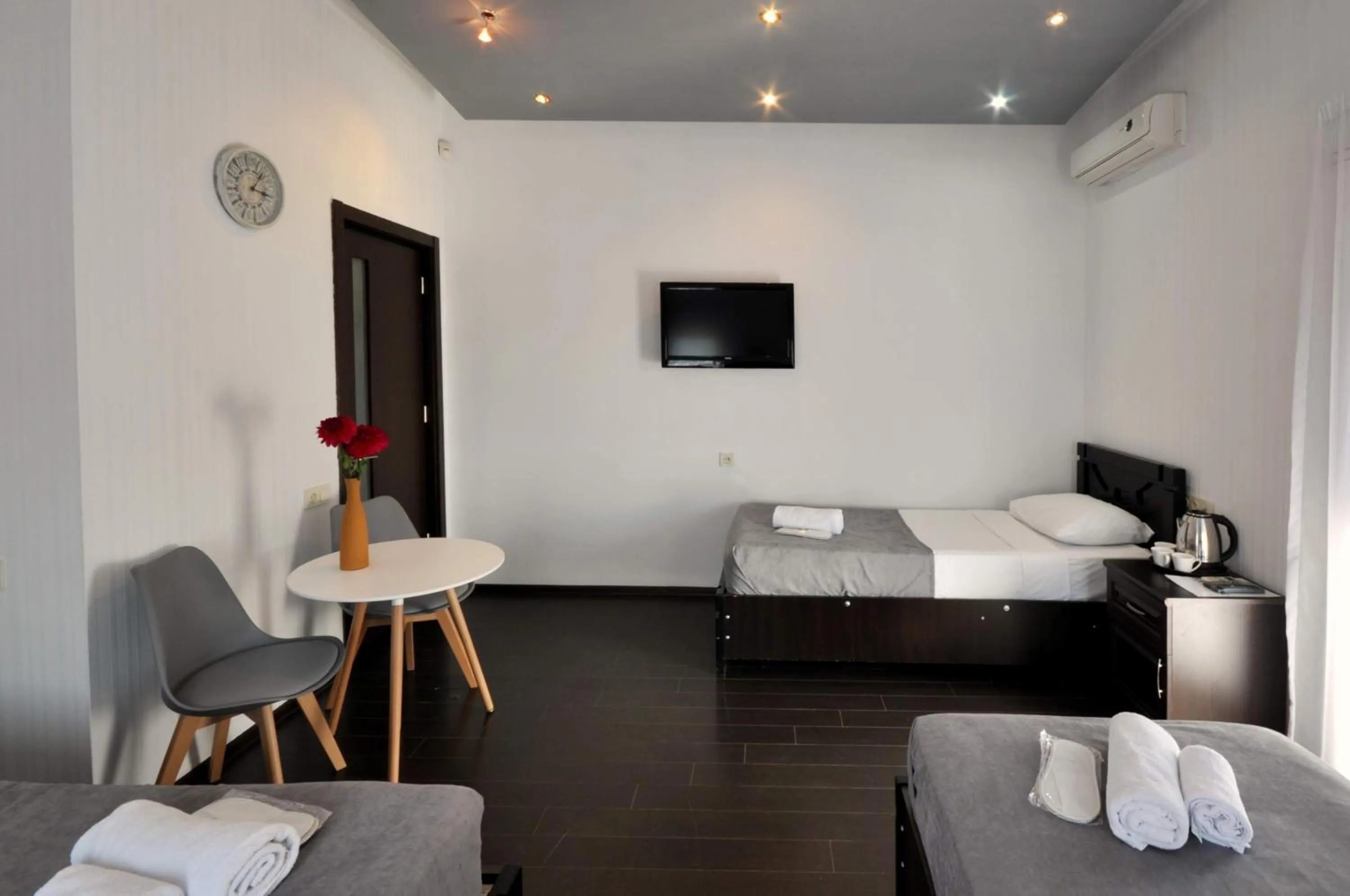 TV and multimedia, Bed in Hotel Majestic