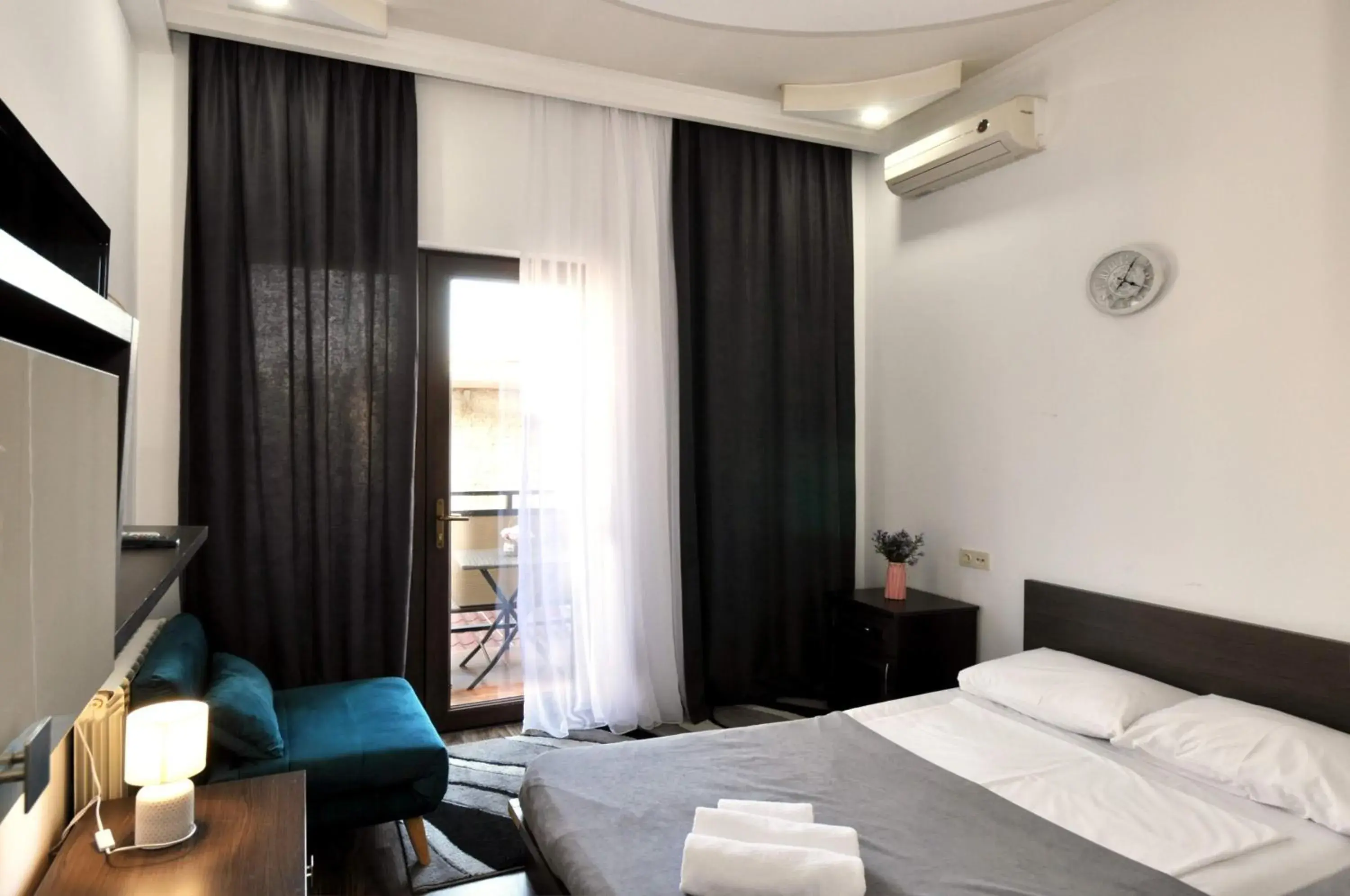 Standard Double or Twin Room with Balcony - single occupancy in Hotel Majestic Standard Double or Twin Room with Balcony - single occupancy in Hotel Majestic