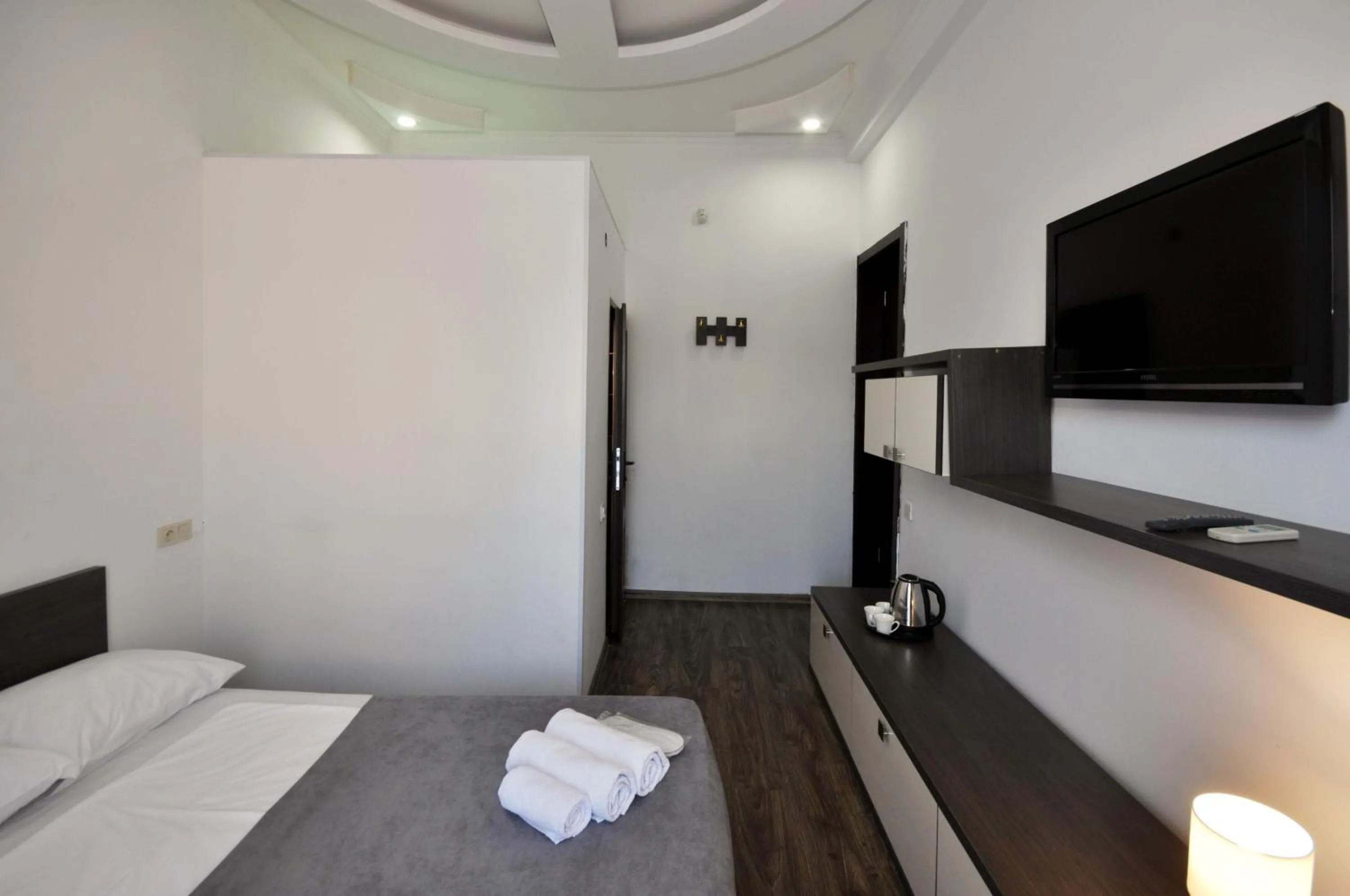 TV and multimedia, Bed in Hotel Majestic