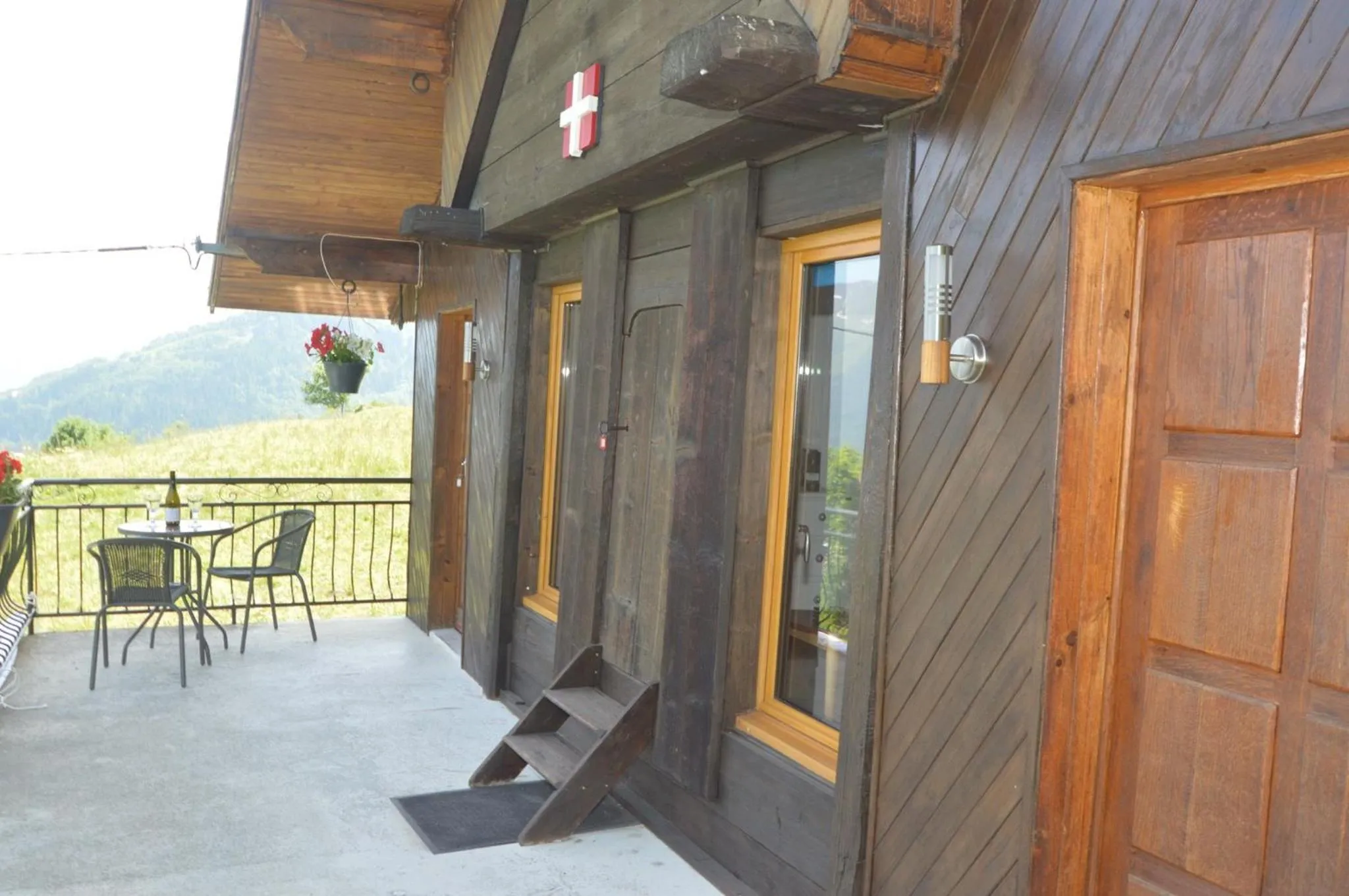 Facade/entrance in Le Petit Chalet-Leard