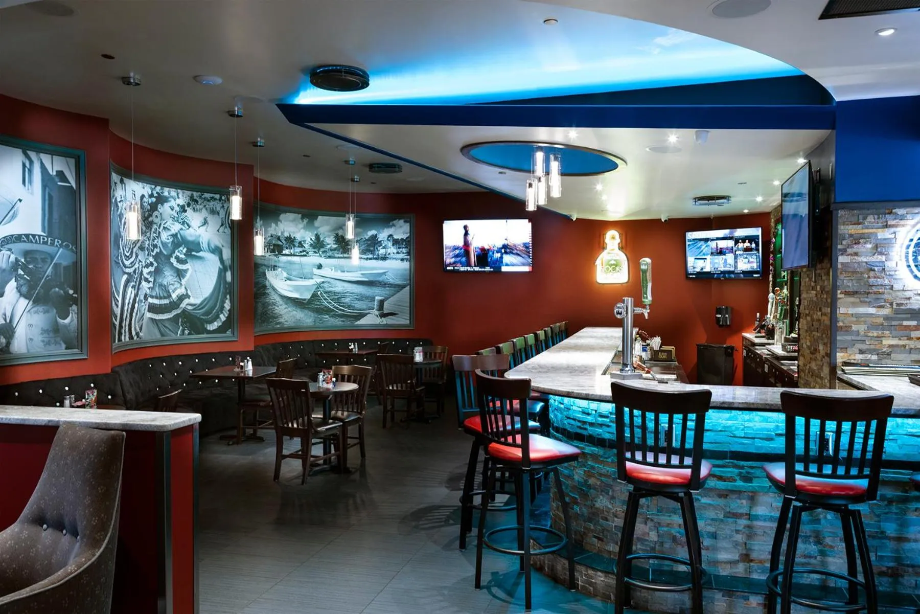 Lounge or bar in 3 Palms Hotel