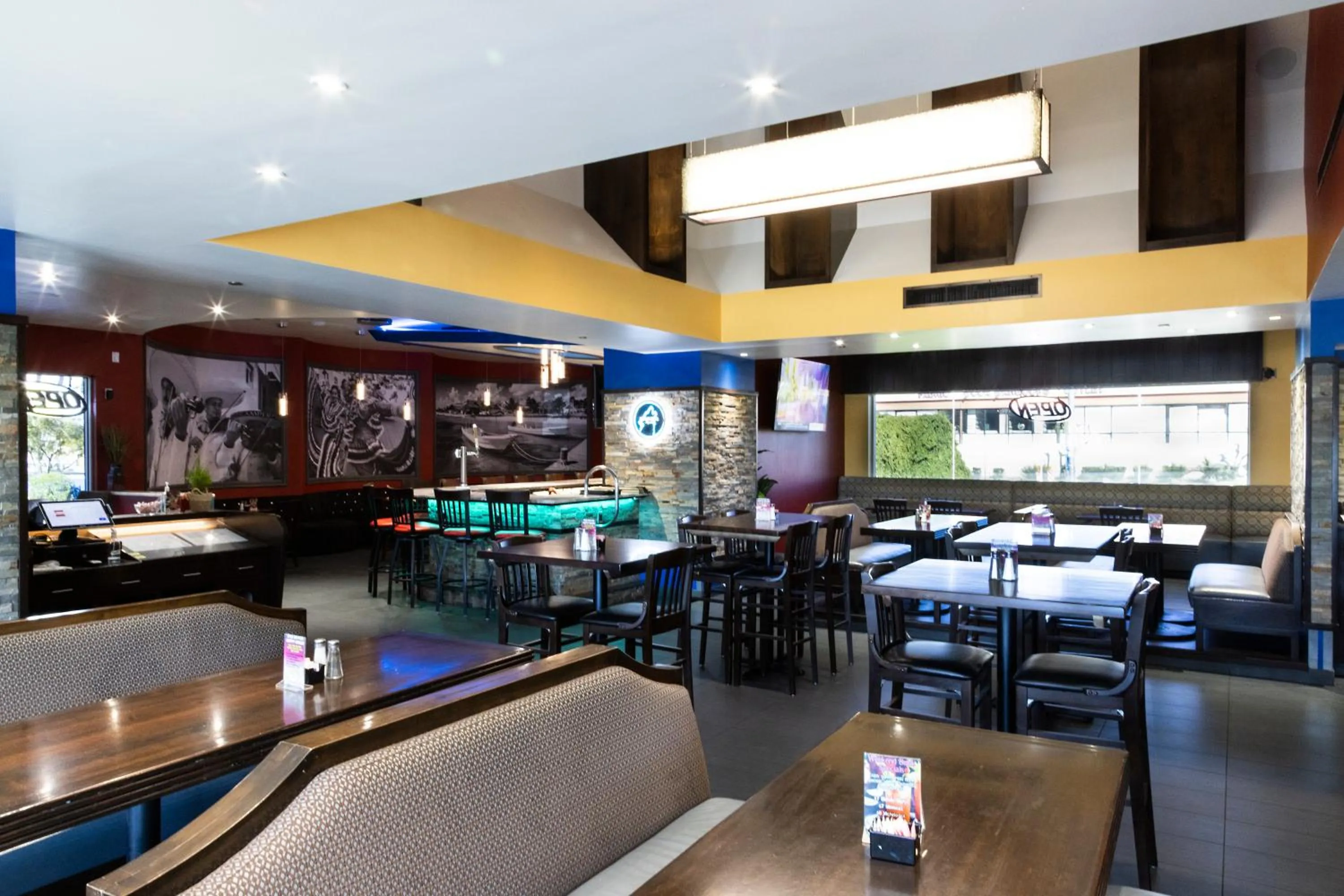 Restaurant/places to eat in 3 Palms Hotel