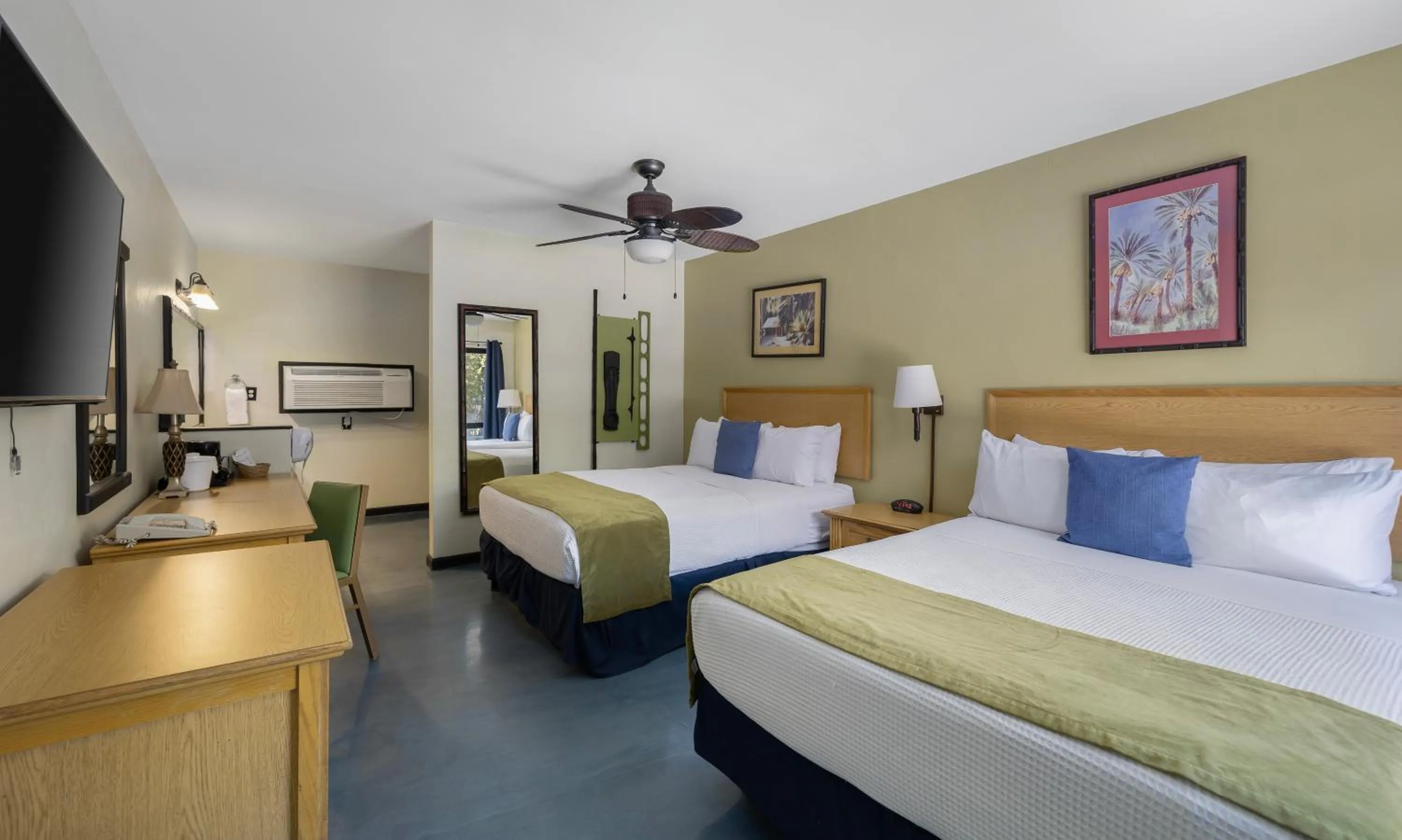 Bedroom, Bed in Caliente Tropics