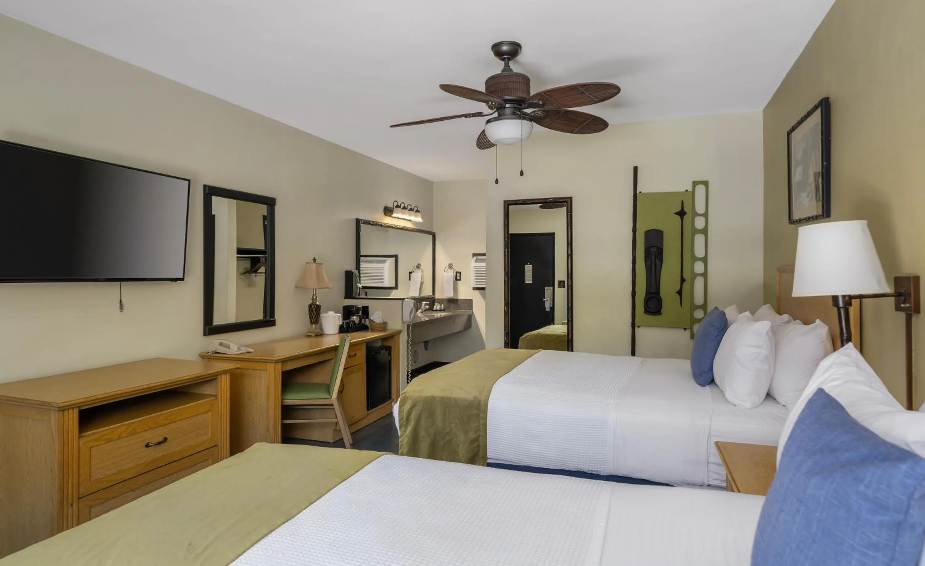 Bedroom, Bed in Caliente Tropics