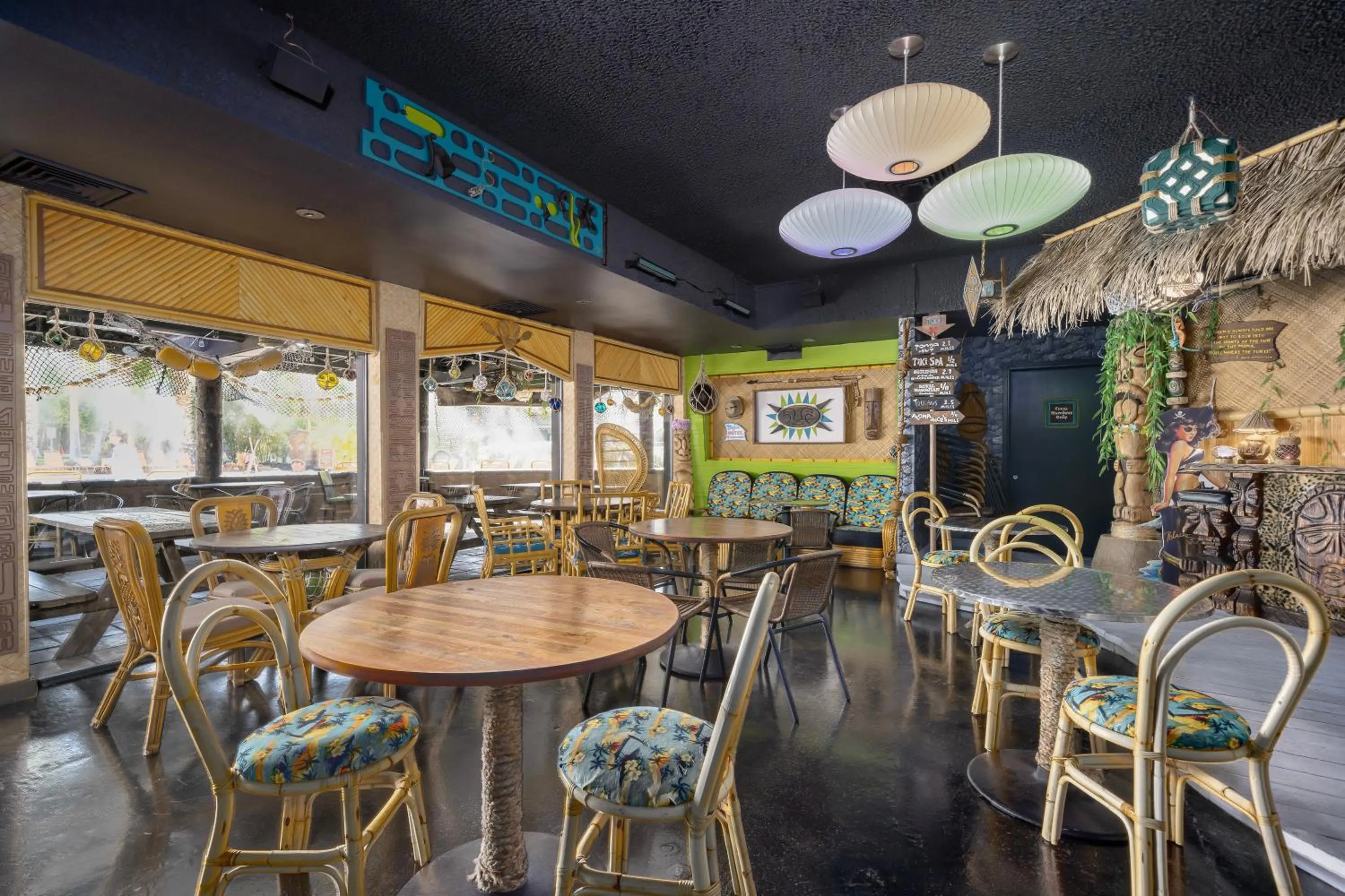 Restaurant/places to eat in Caliente Tropics