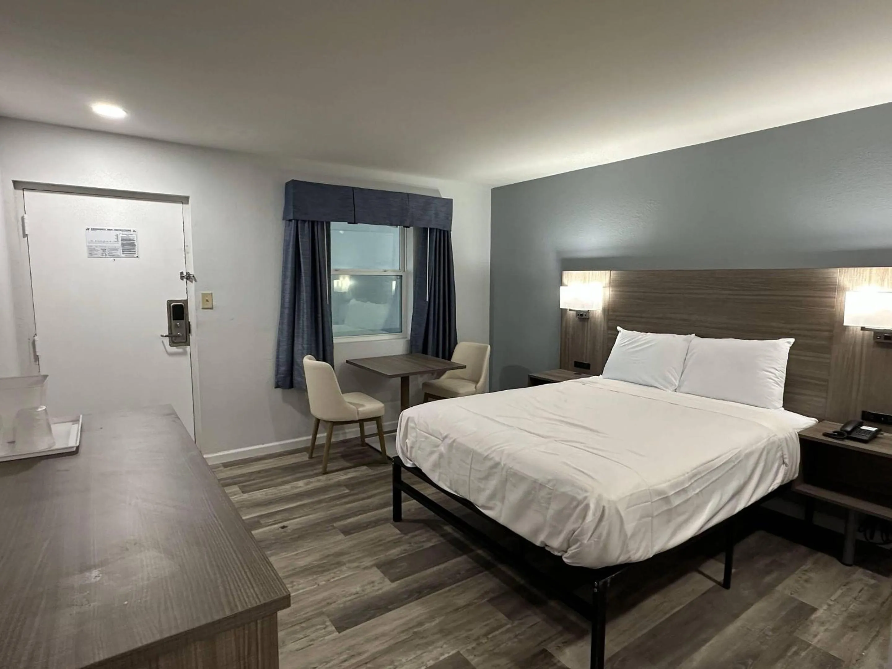 Bedroom, Bed in Suburban Studios Newport News - Hampton