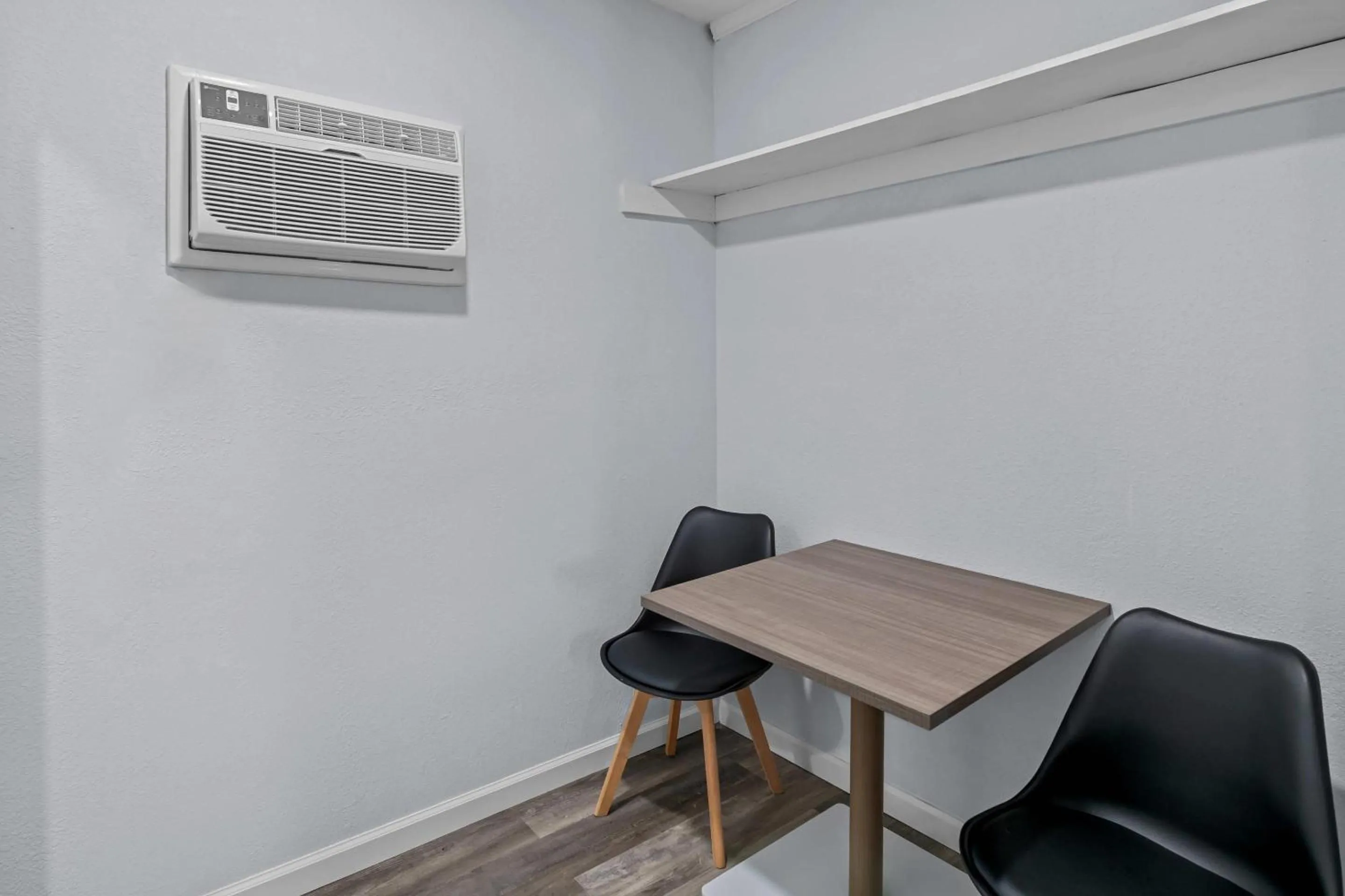 Bedroom in Suburban Studios Newport News - Hampton