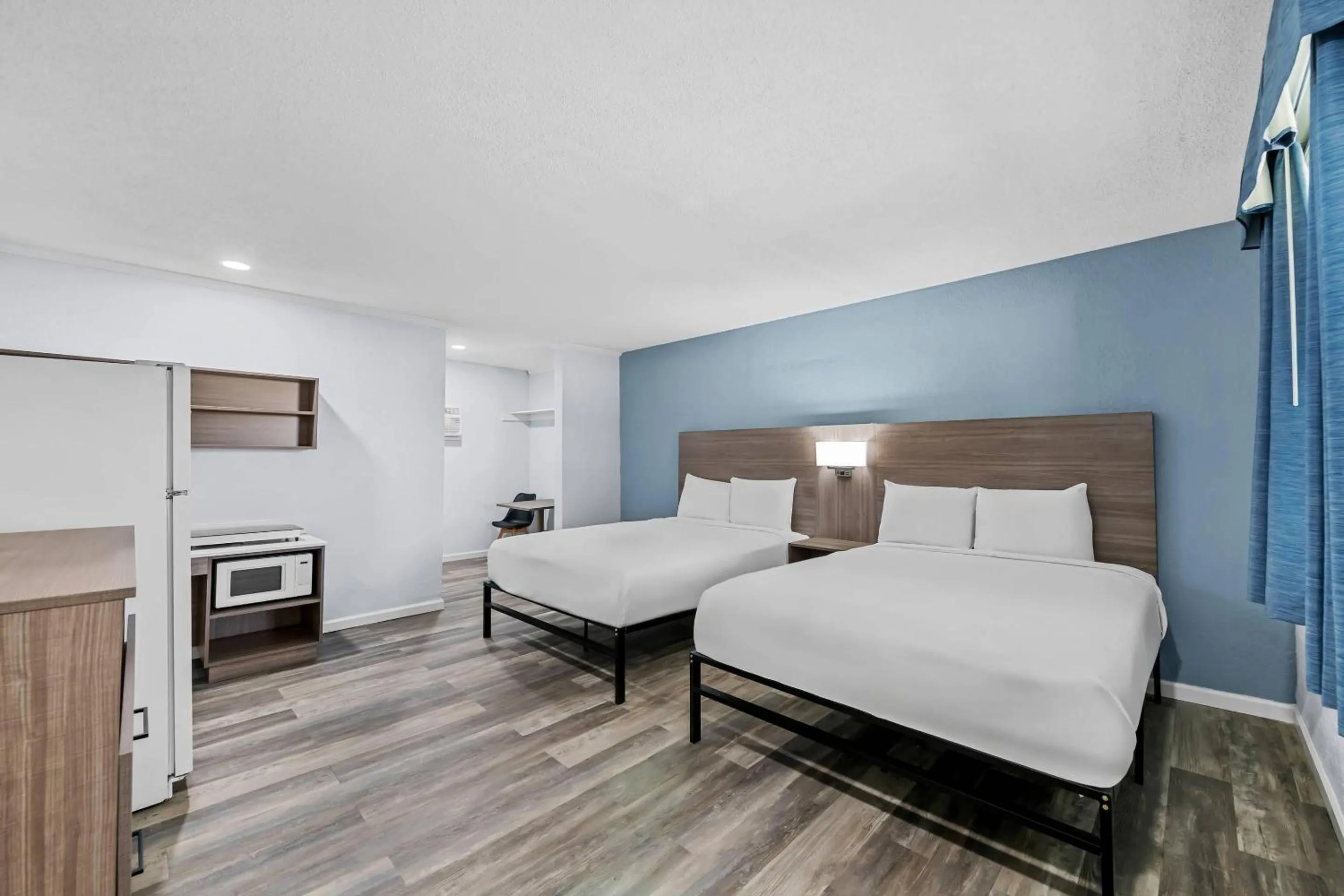 Bedroom, Bed in Suburban Studios Newport News - Hampton