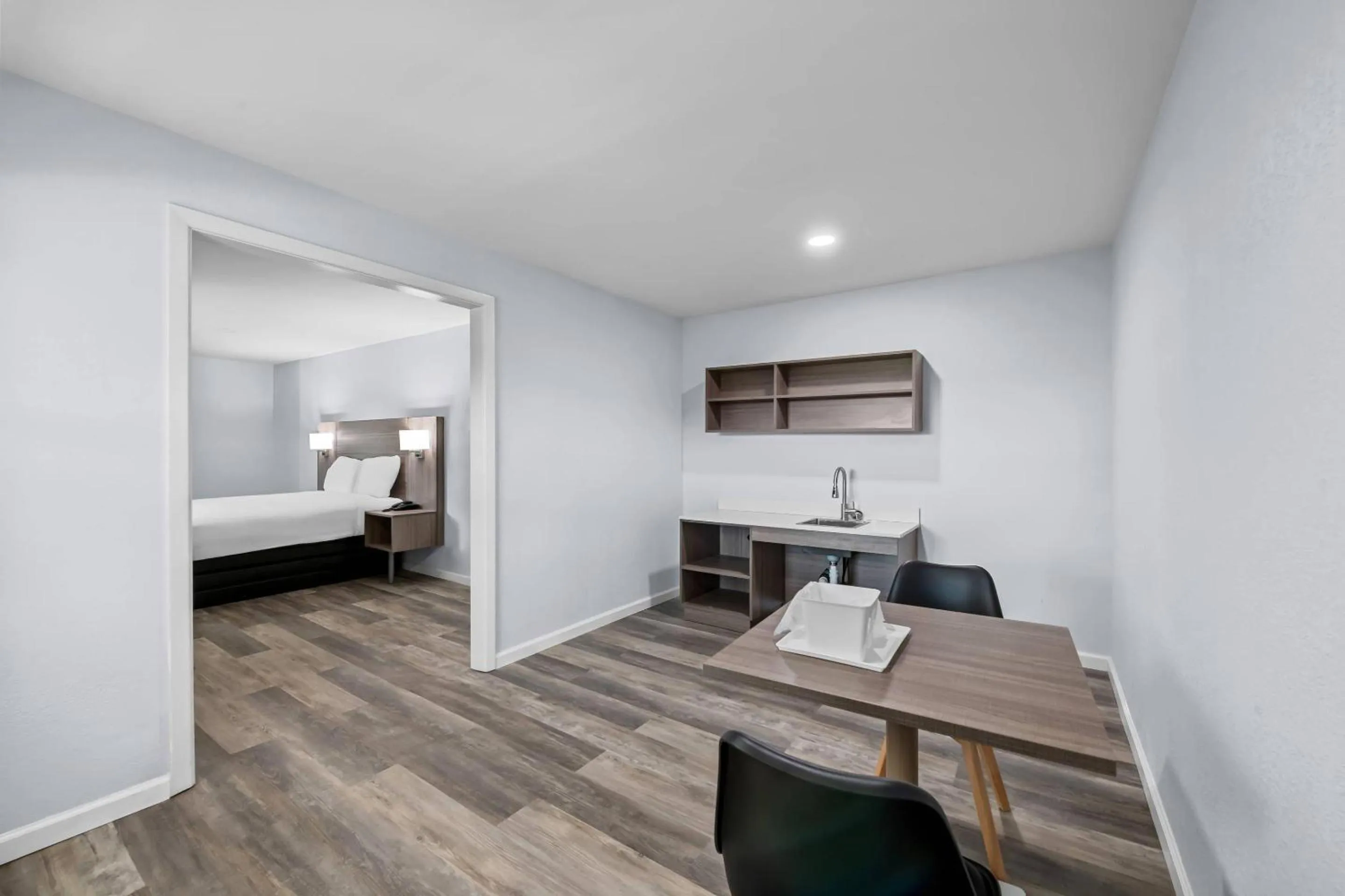 Bedroom, Bed in Suburban Studios Newport News - Hampton